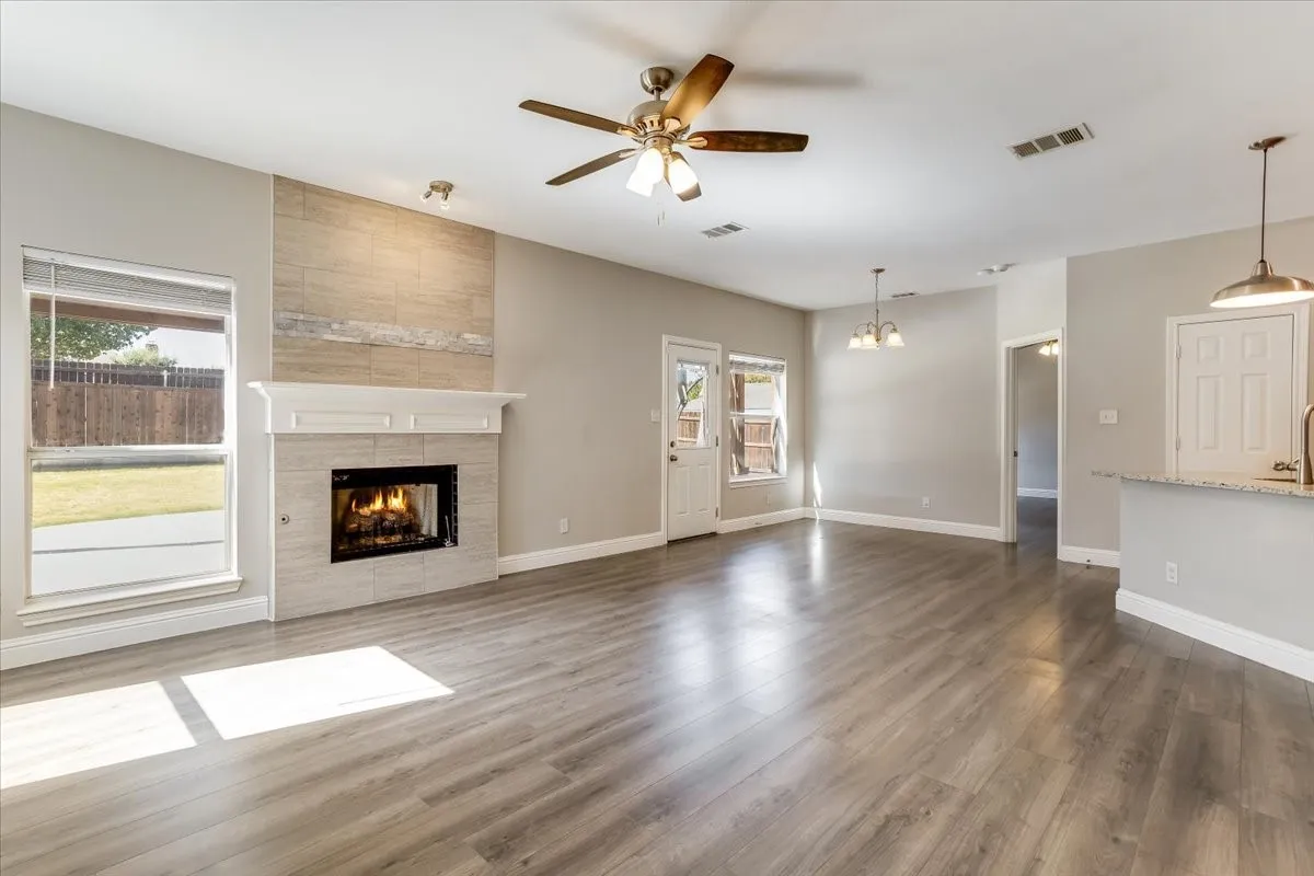 Single Family Residence For Sale in Denton County , 908 Dallas Lane, Lewisville, Texas 75067, 5 Bedroom, 3 Bathroom, 2 Garage spaces, 2,350 Sqft, built in 2001, mls#21388331, Real Estate Agent in Lewisville, Homes For Sale in Denton county, Homes For Sale in Lewisville, Realtor in Lewisville Texas, Real Estate Brokerage Independent Realty Texas, Luminita Cordes Realtor