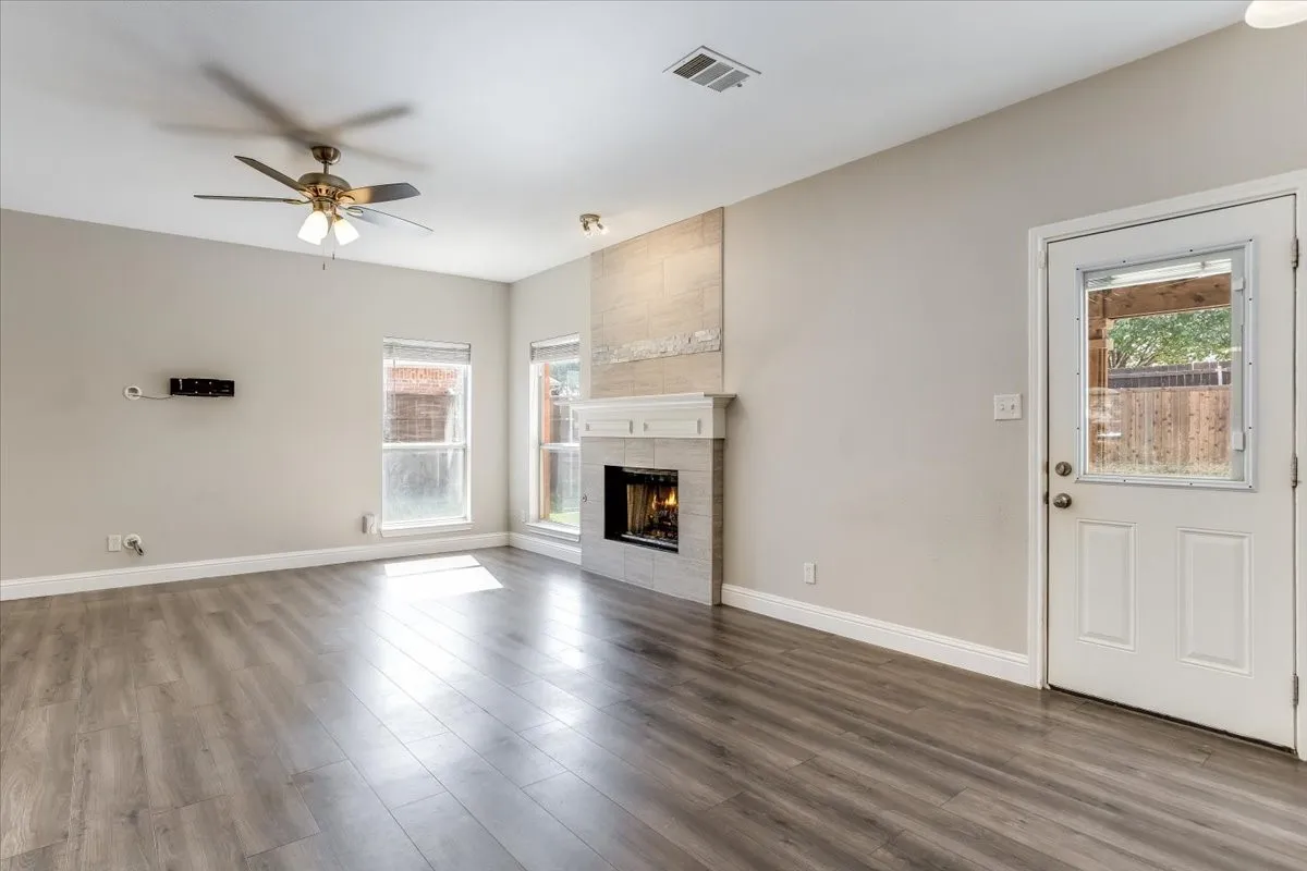 Single Family Residence For Sale in Denton County , 908 Dallas Lane, Lewisville, Texas 75067, 5 Bedroom, 3 Bathroom, 2 Garage spaces, 2,350 Sqft, built in 2001, mls#21388331, Real Estate Agent in Lewisville, Homes For Sale in Denton county, Homes For Sale in Lewisville, Realtor in Lewisville Texas, Real Estate Brokerage Independent Realty Texas, Luminita Cordes Realtor