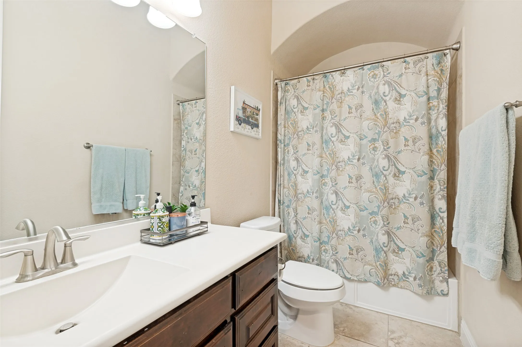 Single Family Residence For Sale in Tarrant County , 911 Mountain Laurel Drive, Euless, Texas 76039, 4 Bedroom, 4 Bathroom, 2 Garage spaces, 3,566 Sqft, built in 2016, mls#21393613, Real Estate Agent in Euless, Homes For Sale in Tarrant county, Homes For Sale in Euless, Realtor in Euless Texas, Real Estate Brokerage Independent Realty Texas, Luminita Cordes Realtor