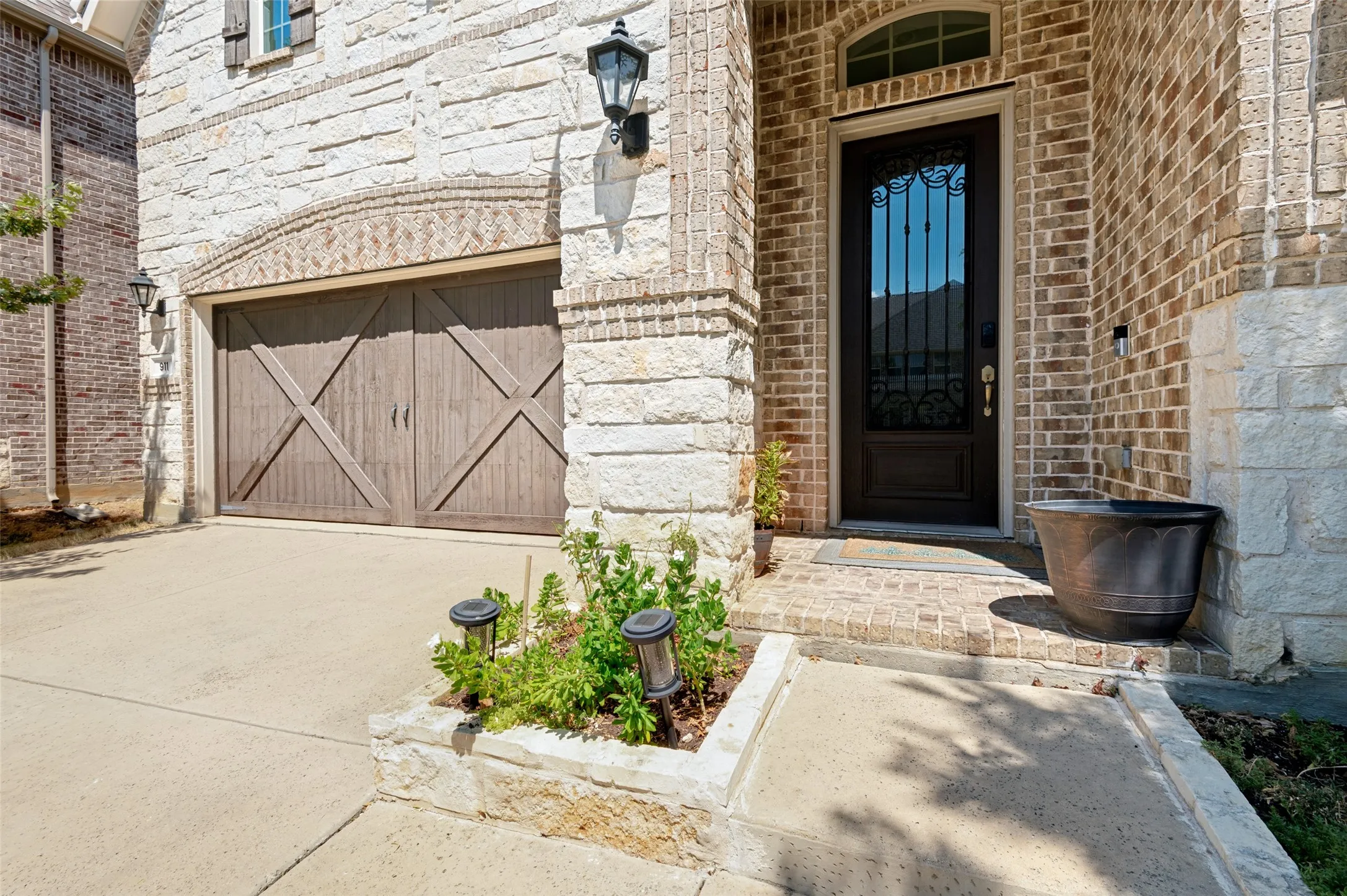 Single Family Residence For Sale in Tarrant County , 911 Mountain Laurel Drive, Euless, Texas 76039, 4 Bedroom, 4 Bathroom, 2 Garage spaces, 3,566 Sqft, built in 2016, mls#21393613, Real Estate Agent in Euless, Homes For Sale in Tarrant county, Homes For Sale in Euless, Realtor in Euless Texas, Real Estate Brokerage Independent Realty Texas, Luminita Cordes Realtor