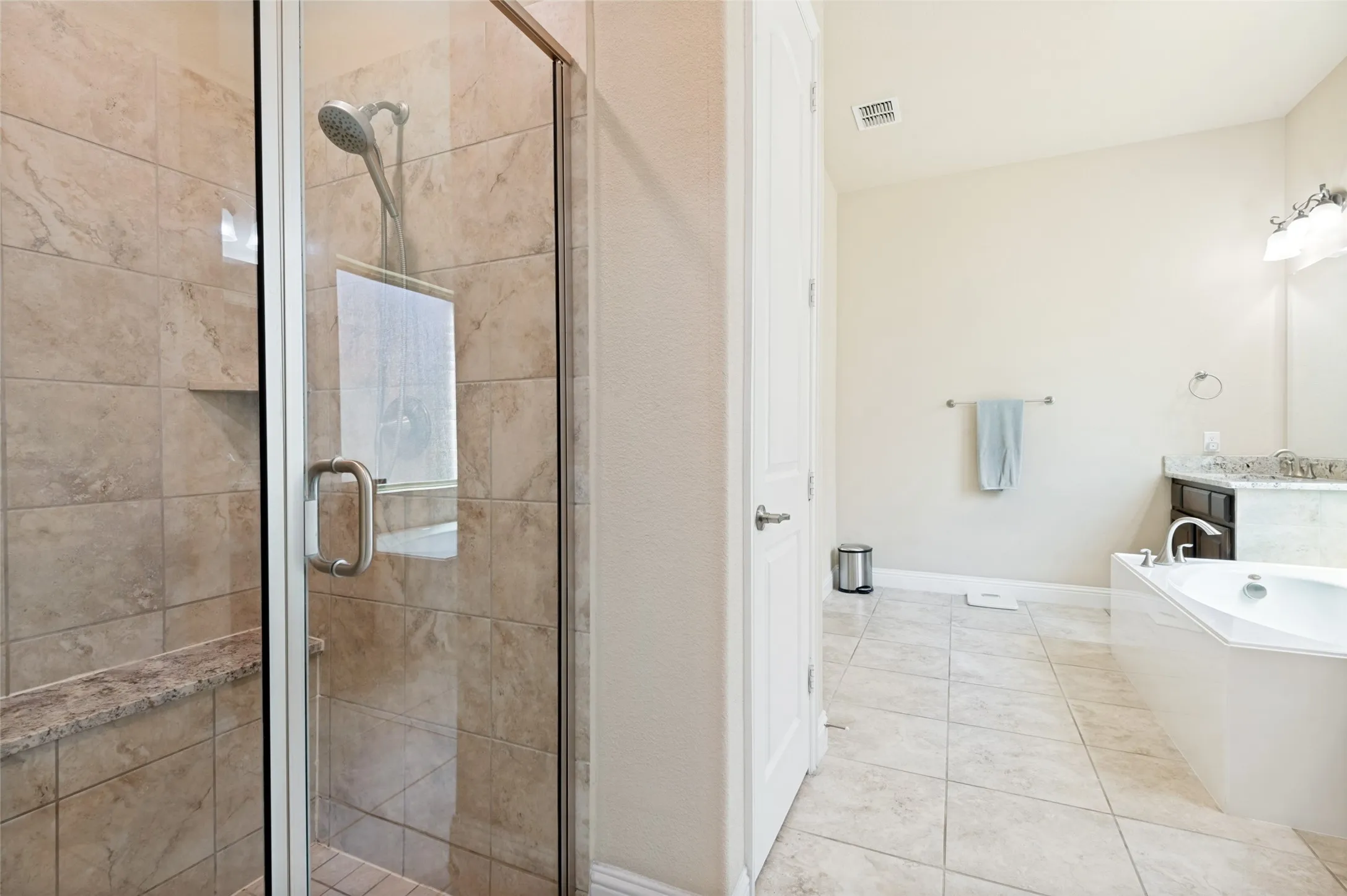 Single Family Residence For Sale in Tarrant County , 911 Mountain Laurel Drive, Euless, Texas 76039, 4 Bedroom, 4 Bathroom, 2 Garage spaces, 3,566 Sqft, built in 2016, mls#21393613, Real Estate Agent in Euless, Homes For Sale in Tarrant county, Homes For Sale in Euless, Realtor in Euless Texas, Real Estate Brokerage Independent Realty Texas, Luminita Cordes Realtor