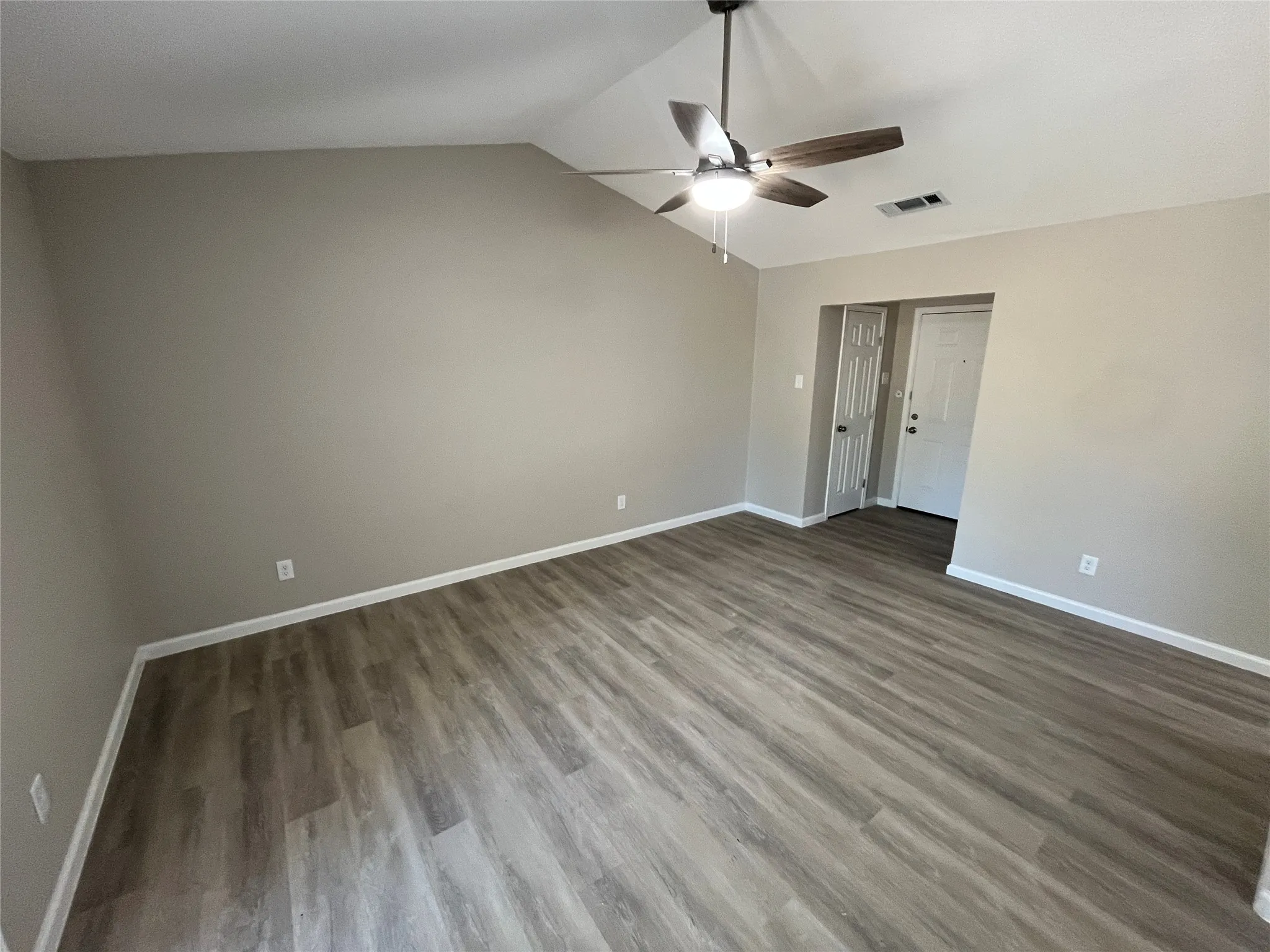 Vaulted ceiling with a ceiling fan