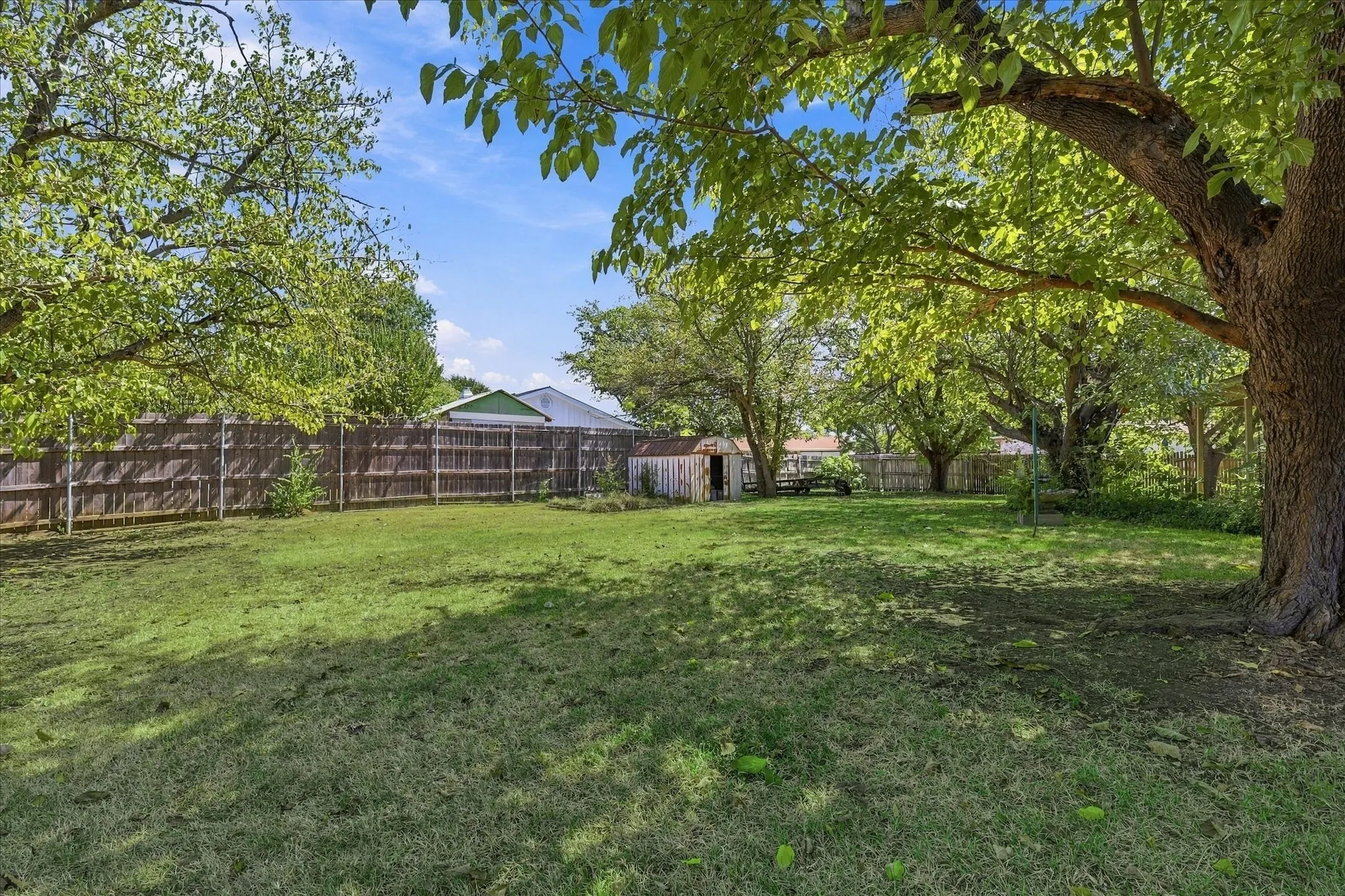 Single Family Residence For Sale in Tarrant County , 200 Quail Creek Drive, Crowley, Texas 76036, 3 Bedroom, 2 Bathroom, 2 Garage spaces, 1,395 Sqft, built in 1971, mls#21388848, Real Estate Agent in Crowley, Homes For Sale in Tarrant county, Homes For Sale in Crowley, Realtor in Crowley Texas, Real Estate Brokerage Independent Realty Texas, Luminita Cordes Realtor