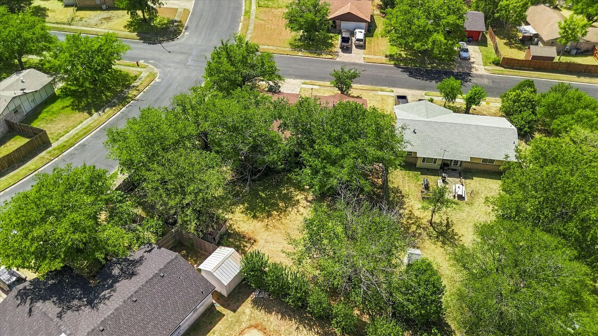 Single Family Residence For Sale in Tarrant County , 200 Quail Creek Drive, Crowley, Texas 76036, 3 Bedroom, 2 Bathroom, 2 Garage spaces, 1,395 Sqft, built in 1971, mls#21388848, Real Estate Agent in Crowley, Homes For Sale in Tarrant county, Homes For Sale in Crowley, Realtor in Crowley Texas, Real Estate Brokerage Independent Realty Texas, Luminita Cordes Realtor