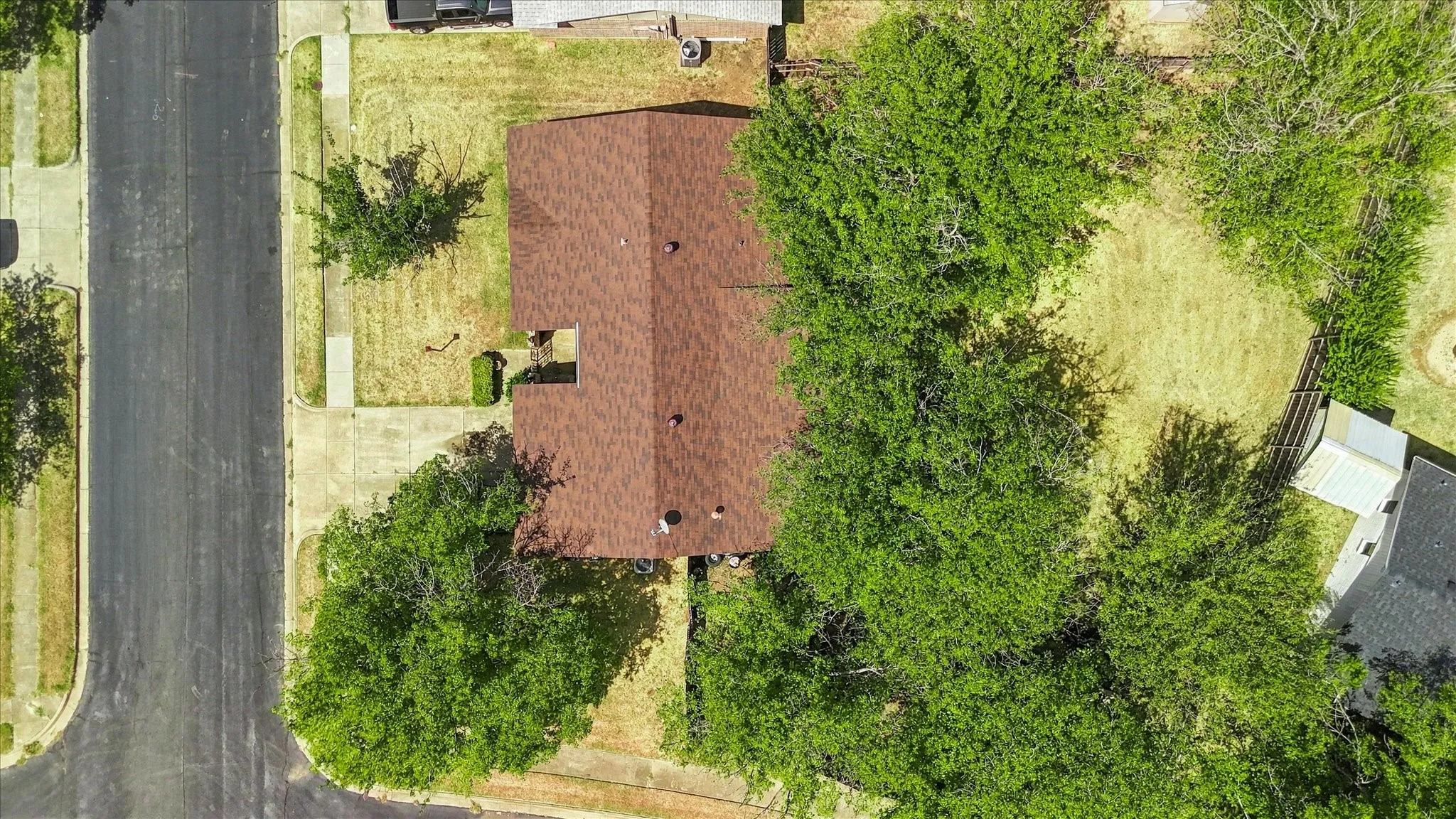 Single Family Residence For Sale in Tarrant County , 200 Quail Creek Drive, Crowley, Texas 76036, 3 Bedroom, 2 Bathroom, 2 Garage spaces, 1,395 Sqft, built in 1971, mls#21388848, Real Estate Agent in Crowley, Homes For Sale in Tarrant county, Homes For Sale in Crowley, Realtor in Crowley Texas, Real Estate Brokerage Independent Realty Texas, Luminita Cordes Realtor