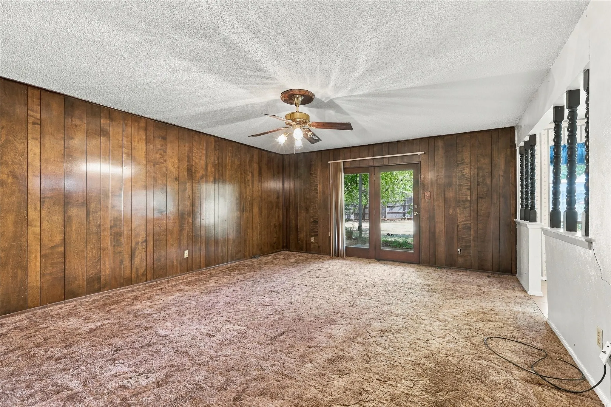 Single Family Residence For Sale in Tarrant County , 200 Quail Creek Drive, Crowley, Texas 76036, 3 Bedroom, 2 Bathroom, 2 Garage spaces, 1,395 Sqft, built in 1971, mls#21388848, Real Estate Agent in Crowley, Homes For Sale in Tarrant county, Homes For Sale in Crowley, Realtor in Crowley Texas, Real Estate Brokerage Independent Realty Texas, Luminita Cordes Realtor