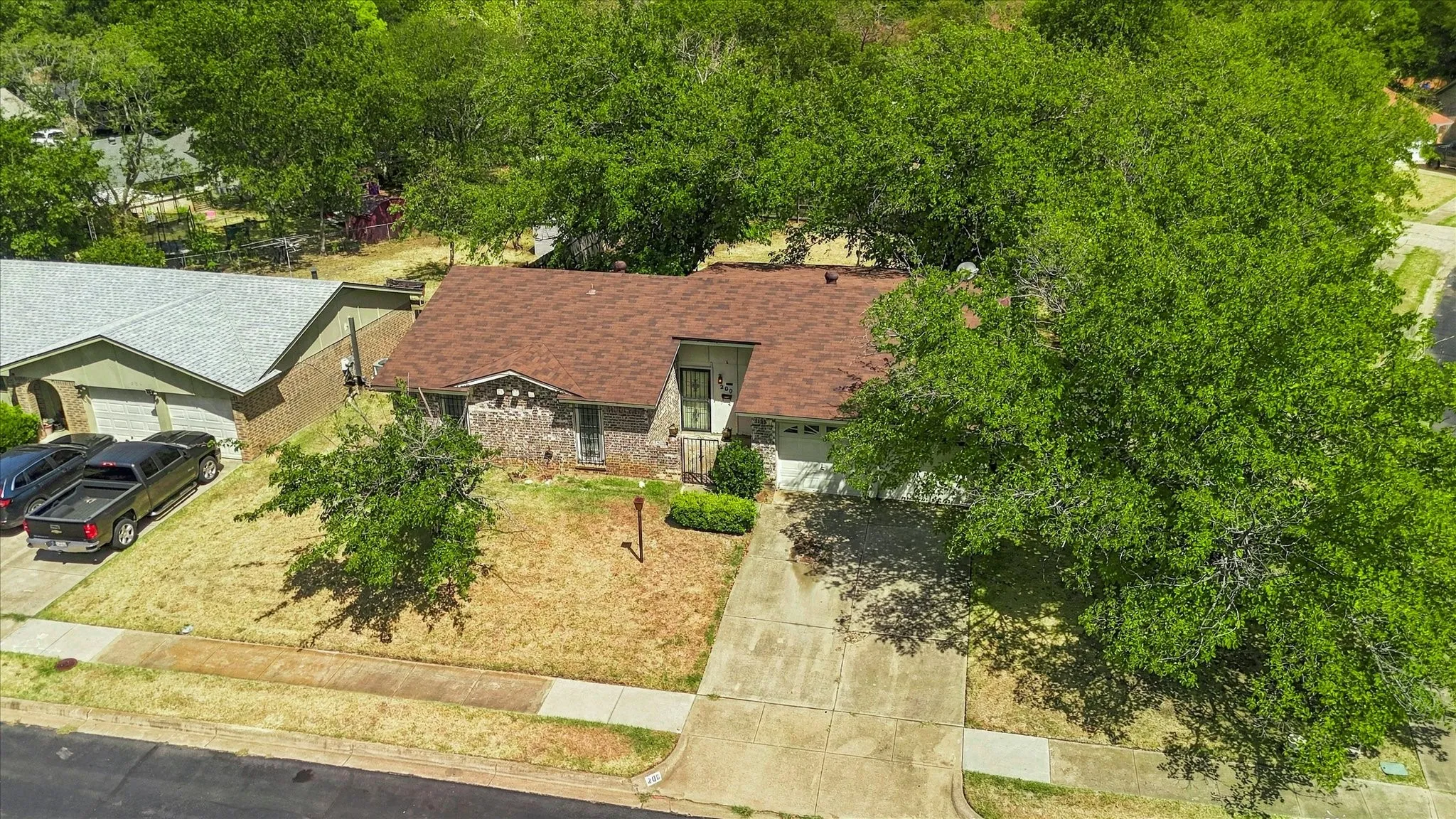 Single Family Residence For Sale in Tarrant County , 200 Quail Creek Drive, Crowley, Texas 76036, 3 Bedroom, 2 Bathroom, 2 Garage spaces, 1,395 Sqft, built in 1971, mls#21388848, Real Estate Agent in Crowley, Homes For Sale in Tarrant county, Homes For Sale in Crowley, Realtor in Crowley Texas, Real Estate Brokerage Independent Realty Texas, Luminita Cordes Realtor