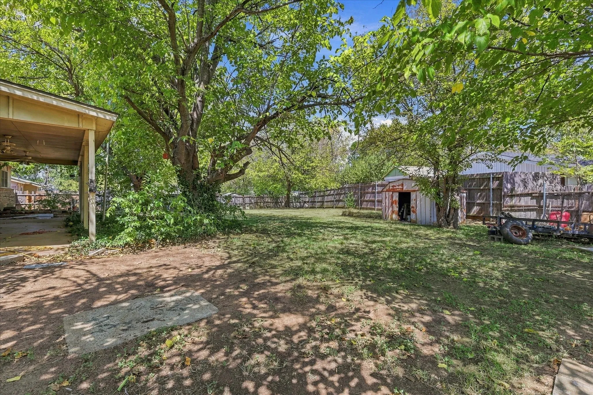 Single Family Residence For Sale in Tarrant County , 200 Quail Creek Drive, Crowley, Texas 76036, 3 Bedroom, 2 Bathroom, 2 Garage spaces, 1,395 Sqft, built in 1971, mls#21388848, Real Estate Agent in Crowley, Homes For Sale in Tarrant county, Homes For Sale in Crowley, Realtor in Crowley Texas, Real Estate Brokerage Independent Realty Texas, Luminita Cordes Realtor