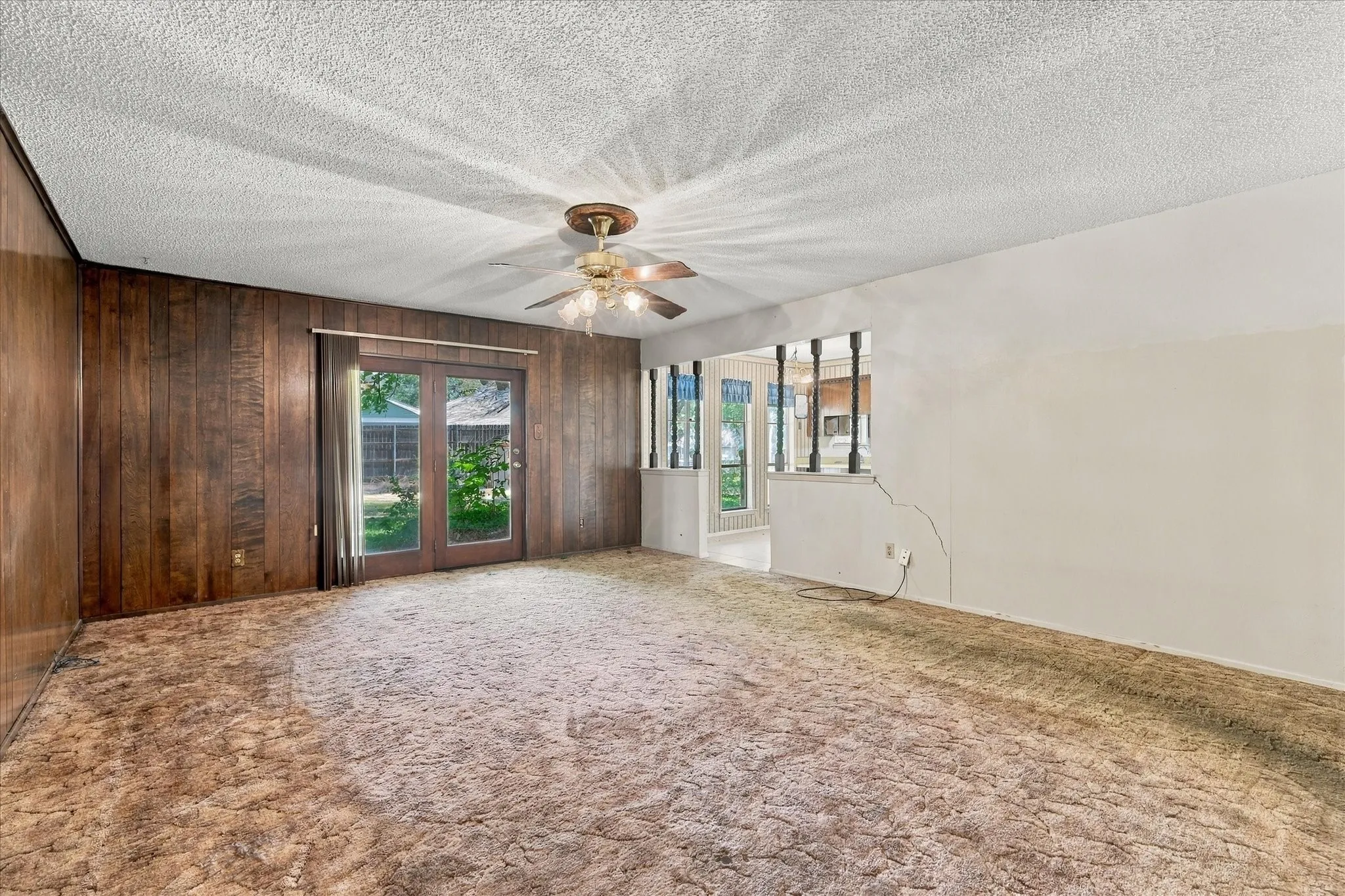 Single Family Residence For Sale in Tarrant County , 200 Quail Creek Drive, Crowley, Texas 76036, 3 Bedroom, 2 Bathroom, 2 Garage spaces, 1,395 Sqft, built in 1971, mls#21388848, Real Estate Agent in Crowley, Homes For Sale in Tarrant county, Homes For Sale in Crowley, Realtor in Crowley Texas, Real Estate Brokerage Independent Realty Texas, Luminita Cordes Realtor