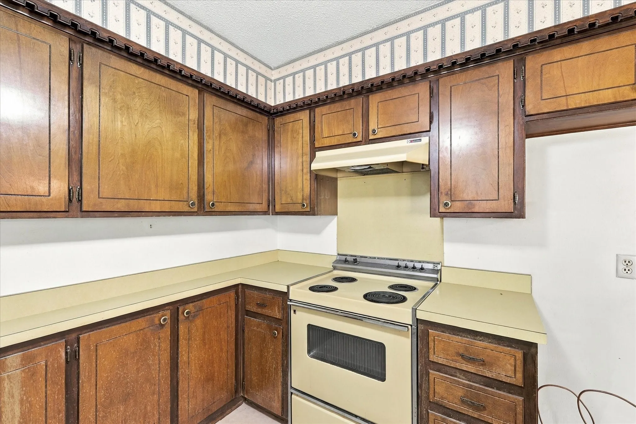 Single Family Residence For Sale in Tarrant County , 200 Quail Creek Drive, Crowley, Texas 76036, 3 Bedroom, 2 Bathroom, 2 Garage spaces, 1,395 Sqft, built in 1971, mls#21388848, Real Estate Agent in Crowley, Homes For Sale in Tarrant county, Homes For Sale in Crowley, Realtor in Crowley Texas, Real Estate Brokerage Independent Realty Texas, Luminita Cordes Realtor