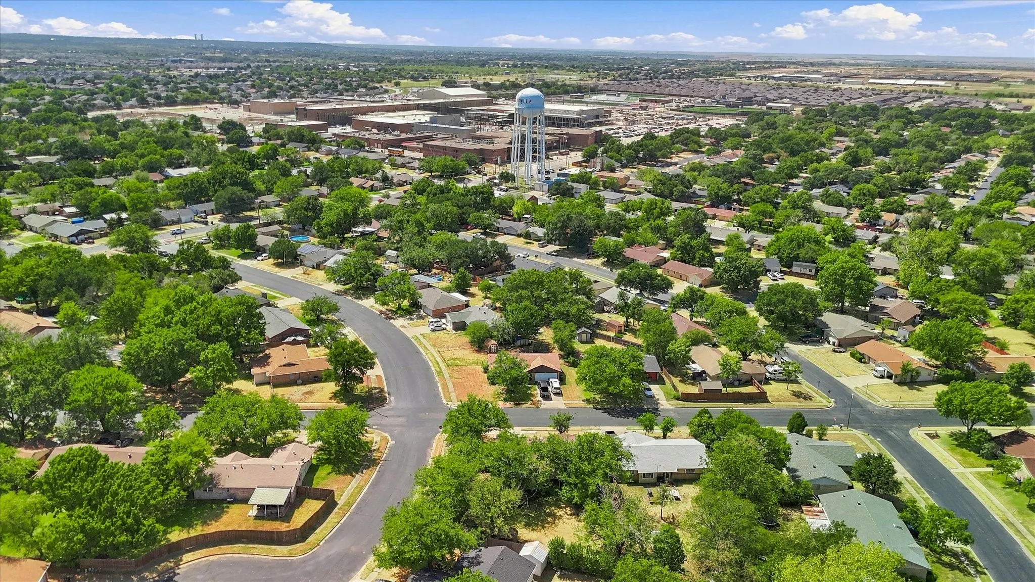 Single Family Residence For Sale in Tarrant County , 200 Quail Creek Drive, Crowley, Texas 76036, 3 Bedroom, 2 Bathroom, 2 Garage spaces, 1,395 Sqft, built in 1971, mls#21388848, Real Estate Agent in Crowley, Homes For Sale in Tarrant county, Homes For Sale in Crowley, Realtor in Crowley Texas, Real Estate Brokerage Independent Realty Texas, Luminita Cordes Realtor
