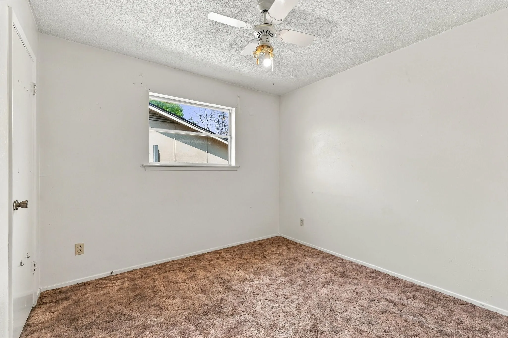 Single Family Residence For Sale in Tarrant County , 200 Quail Creek Drive, Crowley, Texas 76036, 3 Bedroom, 2 Bathroom, 2 Garage spaces, 1,395 Sqft, built in 1971, mls#21388848, Real Estate Agent in Crowley, Homes For Sale in Tarrant county, Homes For Sale in Crowley, Realtor in Crowley Texas, Real Estate Brokerage Independent Realty Texas, Luminita Cordes Realtor