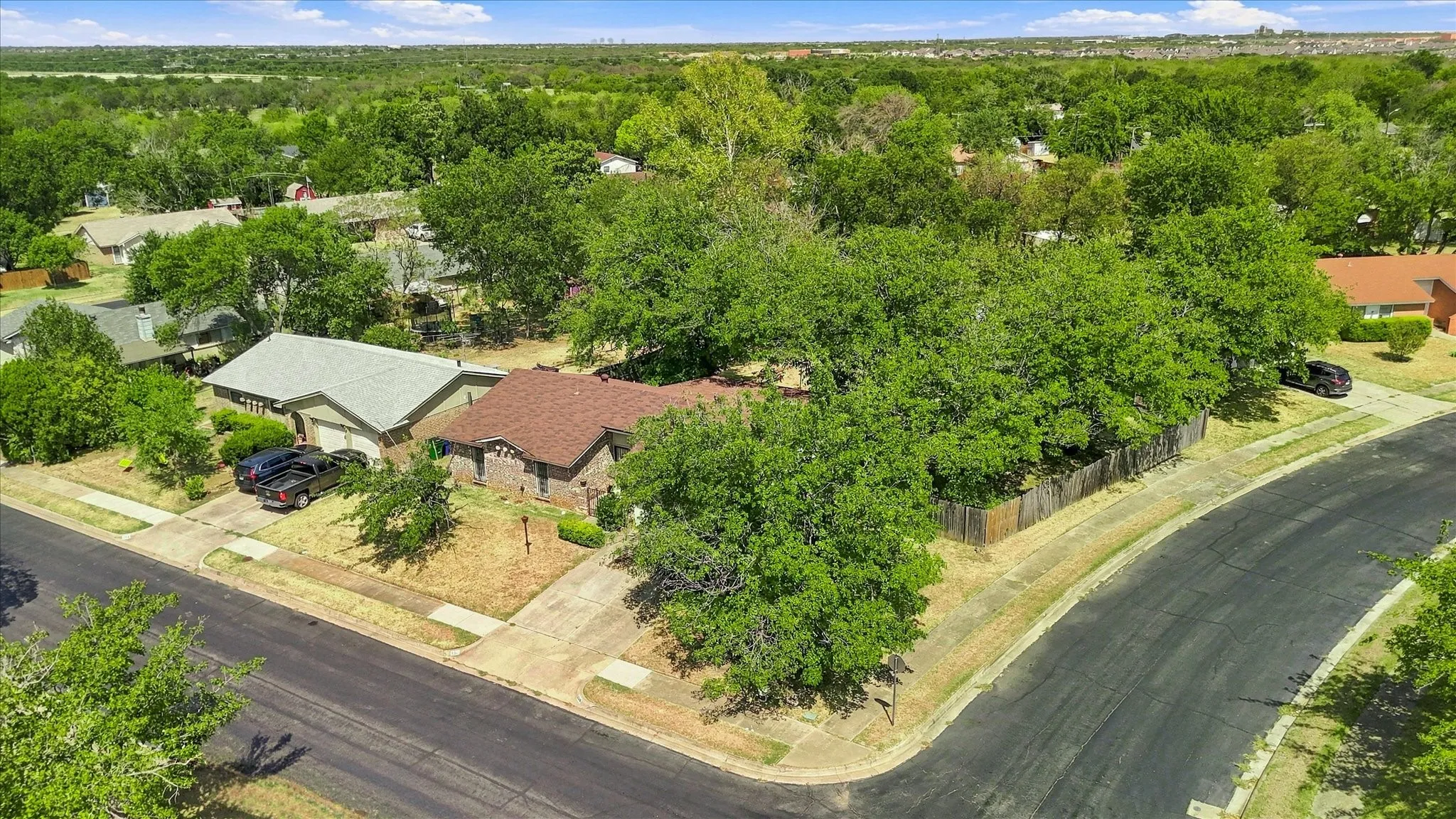Single Family Residence For Sale in Tarrant County , 200 Quail Creek Drive, Crowley, Texas 76036, 3 Bedroom, 2 Bathroom, 2 Garage spaces, 1,395 Sqft, built in 1971, mls#21388848, Real Estate Agent in Crowley, Homes For Sale in Tarrant county, Homes For Sale in Crowley, Realtor in Crowley Texas, Real Estate Brokerage Independent Realty Texas, Luminita Cordes Realtor