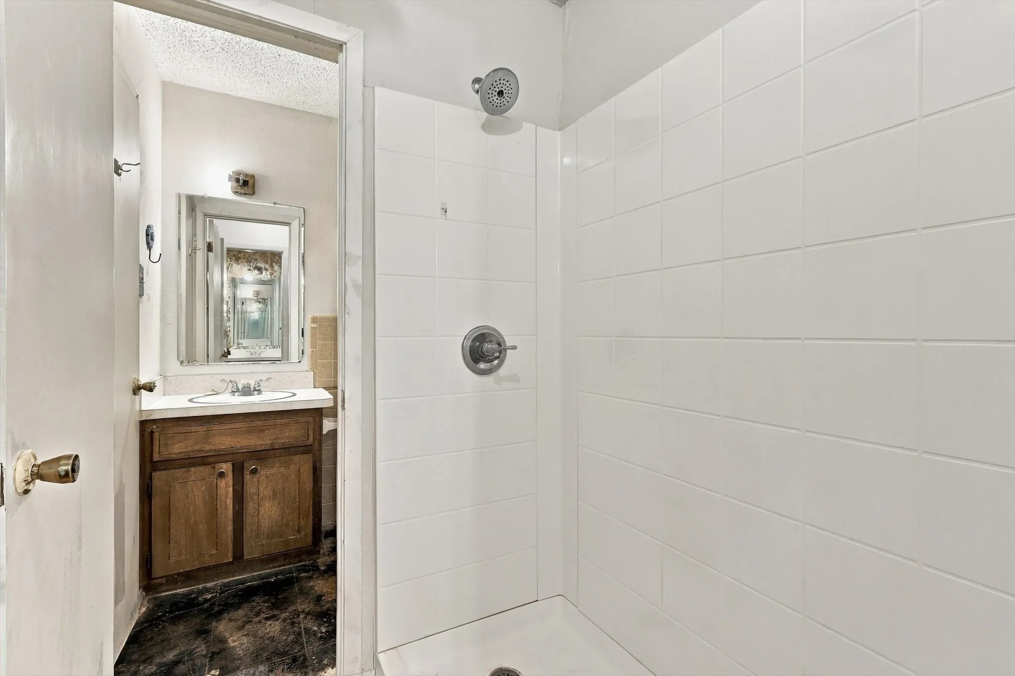 Single Family Residence For Sale in Tarrant County , 200 Quail Creek Drive, Crowley, Texas 76036, 3 Bedroom, 2 Bathroom, 2 Garage spaces, 1,395 Sqft, built in 1971, mls#21388848, Real Estate Agent in Crowley, Homes For Sale in Tarrant county, Homes For Sale in Crowley, Realtor in Crowley Texas, Real Estate Brokerage Independent Realty Texas, Luminita Cordes Realtor
