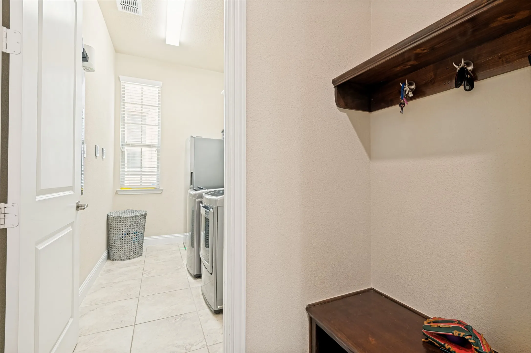 Single Family Residence For Rent in Tarrant County , 911 Mountain Laurel Drive, Euless, Texas 76039, 4 Bedroom, 4 Bathroom, 2 Garage spaces, 3,566 Sqft, built in 2016, mls#21393784, Real Estate Agent in Euless, Homes For Rent in Tarrant county, Homes For Rent in Euless, Realtor in Euless Texas, Real Estate Brokerage Independent Realty Texas, Luminita Cordes Realtor