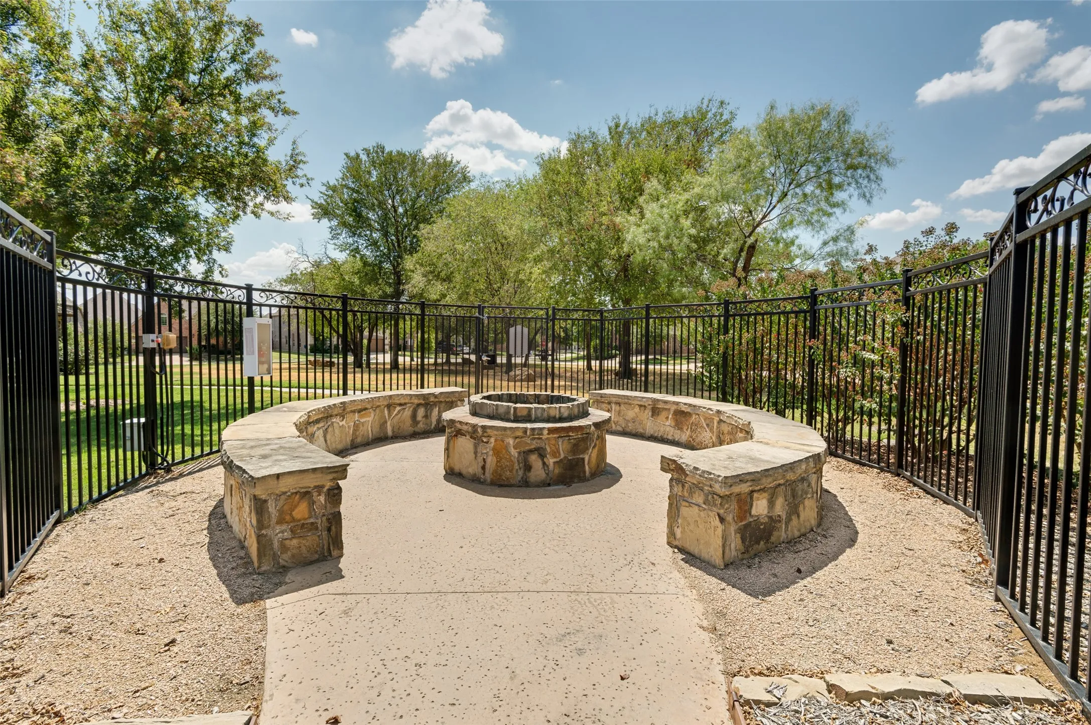Single Family Residence For Rent in Tarrant County , 911 Mountain Laurel Drive, Euless, Texas 76039, 4 Bedroom, 4 Bathroom, 2 Garage spaces, 3,566 Sqft, built in 2016, mls#21393784, Real Estate Agent in Euless, Homes For Rent in Tarrant county, Homes For Rent in Euless, Realtor in Euless Texas, Real Estate Brokerage Independent Realty Texas, Luminita Cordes Realtor