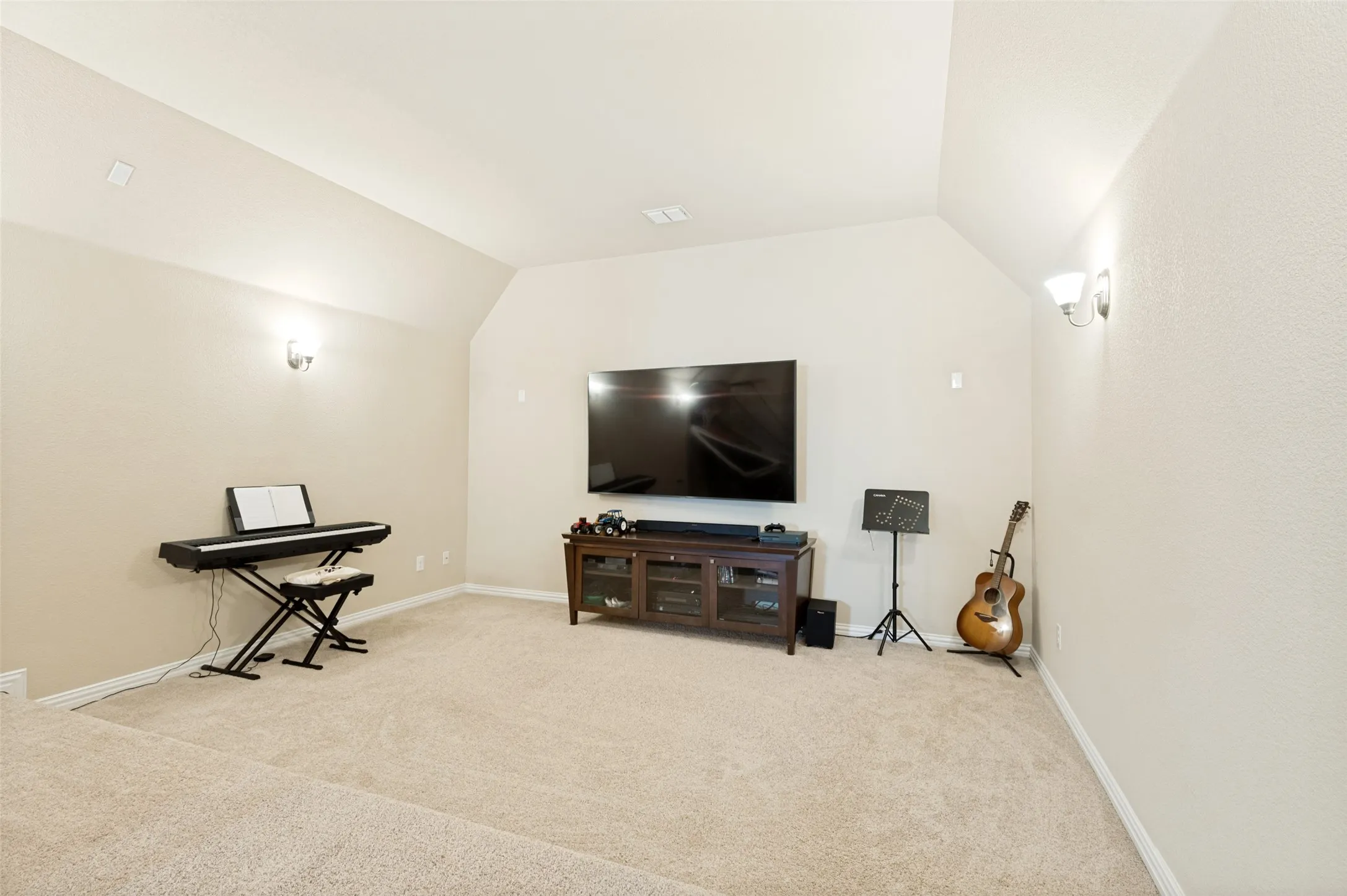 Single Family Residence For Rent in Tarrant County , 911 Mountain Laurel Drive, Euless, Texas 76039, 4 Bedroom, 4 Bathroom, 2 Garage spaces, 3,566 Sqft, built in 2016, mls#21393784, Real Estate Agent in Euless, Homes For Rent in Tarrant county, Homes For Rent in Euless, Realtor in Euless Texas, Real Estate Brokerage Independent Realty Texas, Luminita Cordes Realtor
