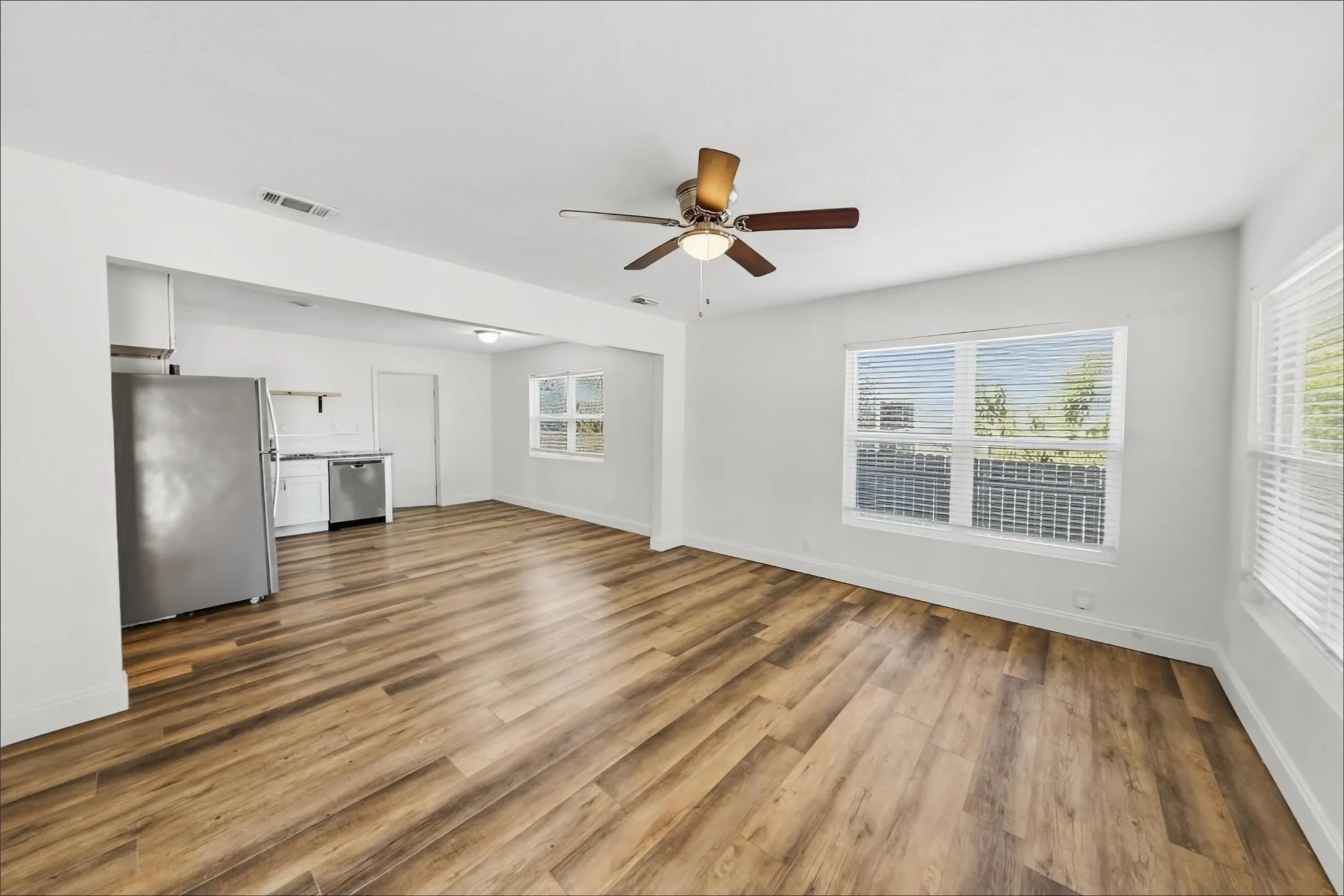 Single Family Residence For Rent in Tarrant County , 2304 Ryan Avenue, Fort Worth, Texas 76110, 3 Bedroom, 2 Bathroom, Garage spaces, 893 Sqft, built in 1955, mls#21393785, Real Estate Agent in Fort Worth, Homes For Rent in Tarrant county, Homes For Rent in Fort Worth, Realtor in Fort Worth Texas, Real Estate Brokerage Independent Realty Texas, Luminita Cordes Realtor