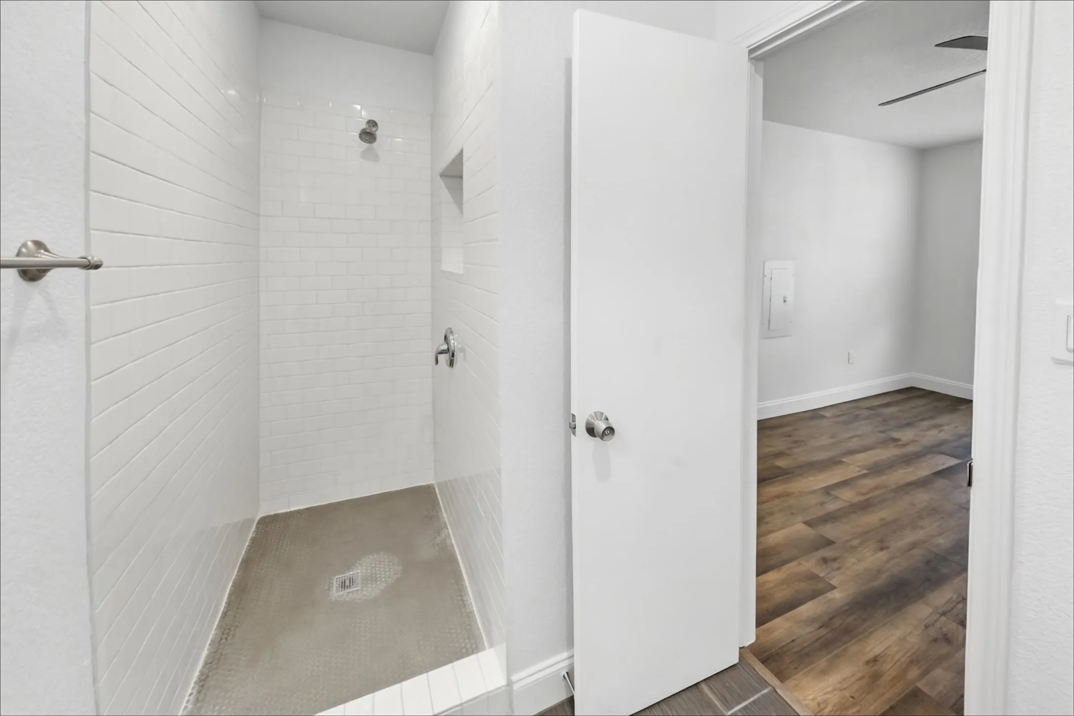 Single Family Residence For Rent in Tarrant County , 2304 Ryan Avenue, Fort Worth, Texas 76110, 3 Bedroom, 2 Bathroom, Garage spaces, 893 Sqft, built in 1955, mls#21393785, Real Estate Agent in Fort Worth, Homes For Rent in Tarrant county, Homes For Rent in Fort Worth, Realtor in Fort Worth Texas, Real Estate Brokerage Independent Realty Texas, Luminita Cordes Realtor