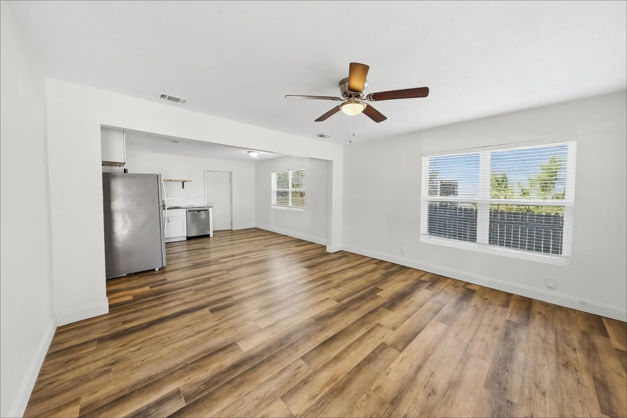 Single Family Residence For Rent in Tarrant County , 2304 Ryan Avenue, Fort Worth, Texas 76110, 3 Bedroom, 2 Bathroom, Garage spaces, 893 Sqft, built in 1955, mls#21393785, Real Estate Agent in Fort Worth, Homes For Rent in Tarrant county, Homes For Rent in Fort Worth, Realtor in Fort Worth Texas, Real Estate Brokerage Independent Realty Texas, Luminita Cordes Realtor