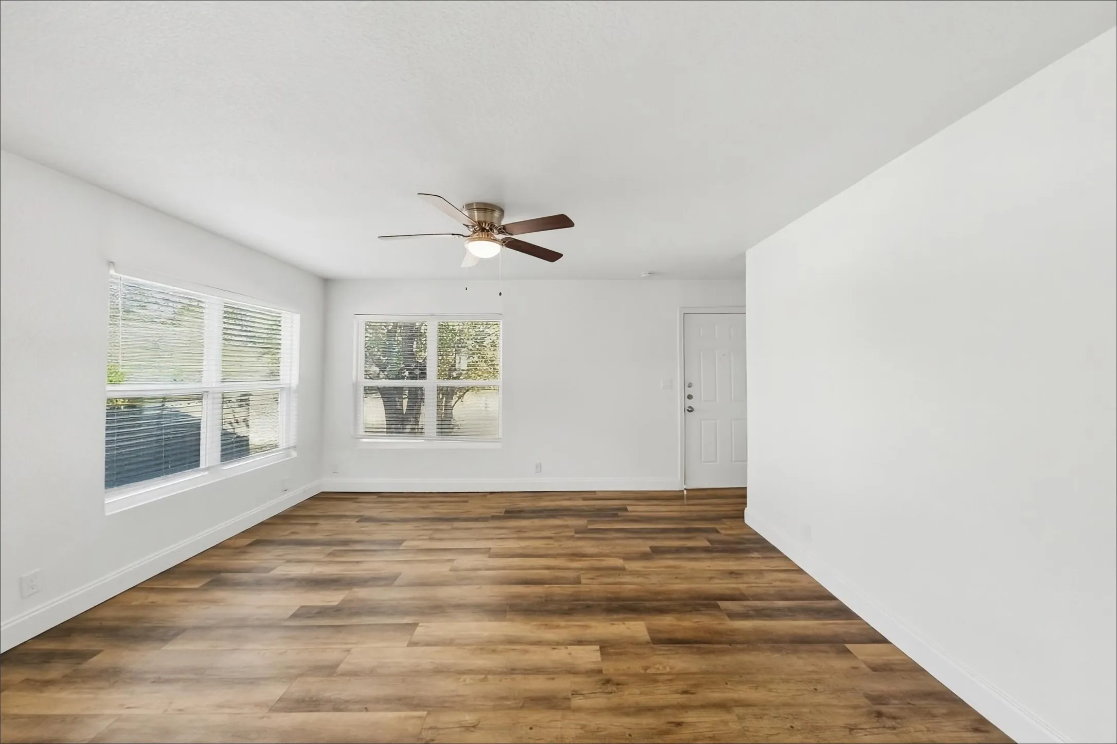 Single Family Residence For Rent in Tarrant County , 2304 Ryan Avenue, Fort Worth, Texas 76110, 3 Bedroom, 2 Bathroom, Garage spaces, 893 Sqft, built in 1955, mls#21393785, Real Estate Agent in Fort Worth, Homes For Rent in Tarrant county, Homes For Rent in Fort Worth, Realtor in Fort Worth Texas, Real Estate Brokerage Independent Realty Texas, Luminita Cordes Realtor