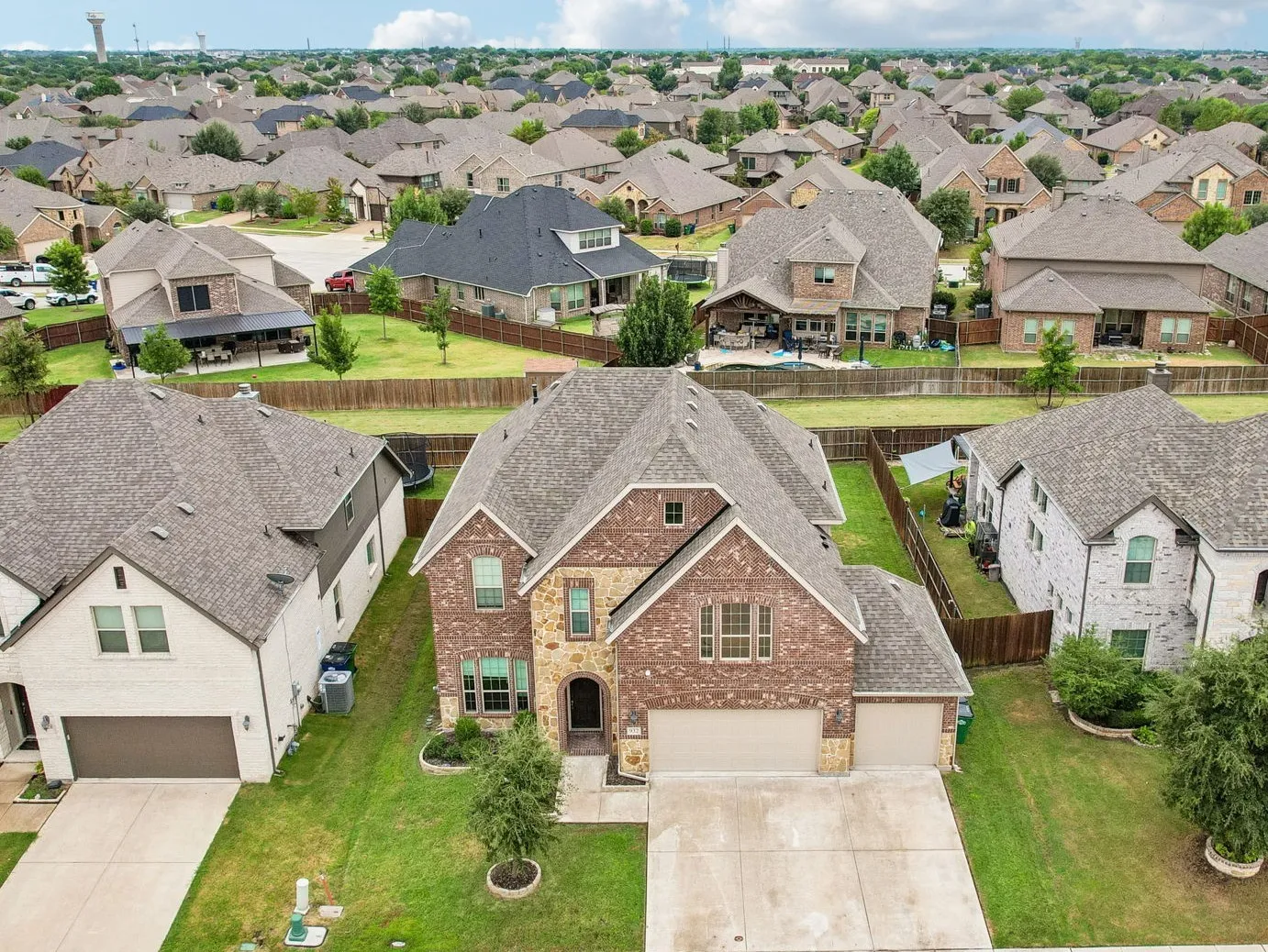 Single Family Residence For Sale in Rockwall County , 932 Manuel Drive, Fate, Texas 75087, 4 Bedroom, 3 Bathroom, 3 Garage spaces, 2,863 Sqft, built in 2020, mls#21393779, Real Estate Agent in Fate, Homes For Sale in Rockwall county, Homes For Sale in Fate, Realtor in Fate Texas, Real Estate Brokerage Independent Realty Texas, Luminita Cordes Realtor