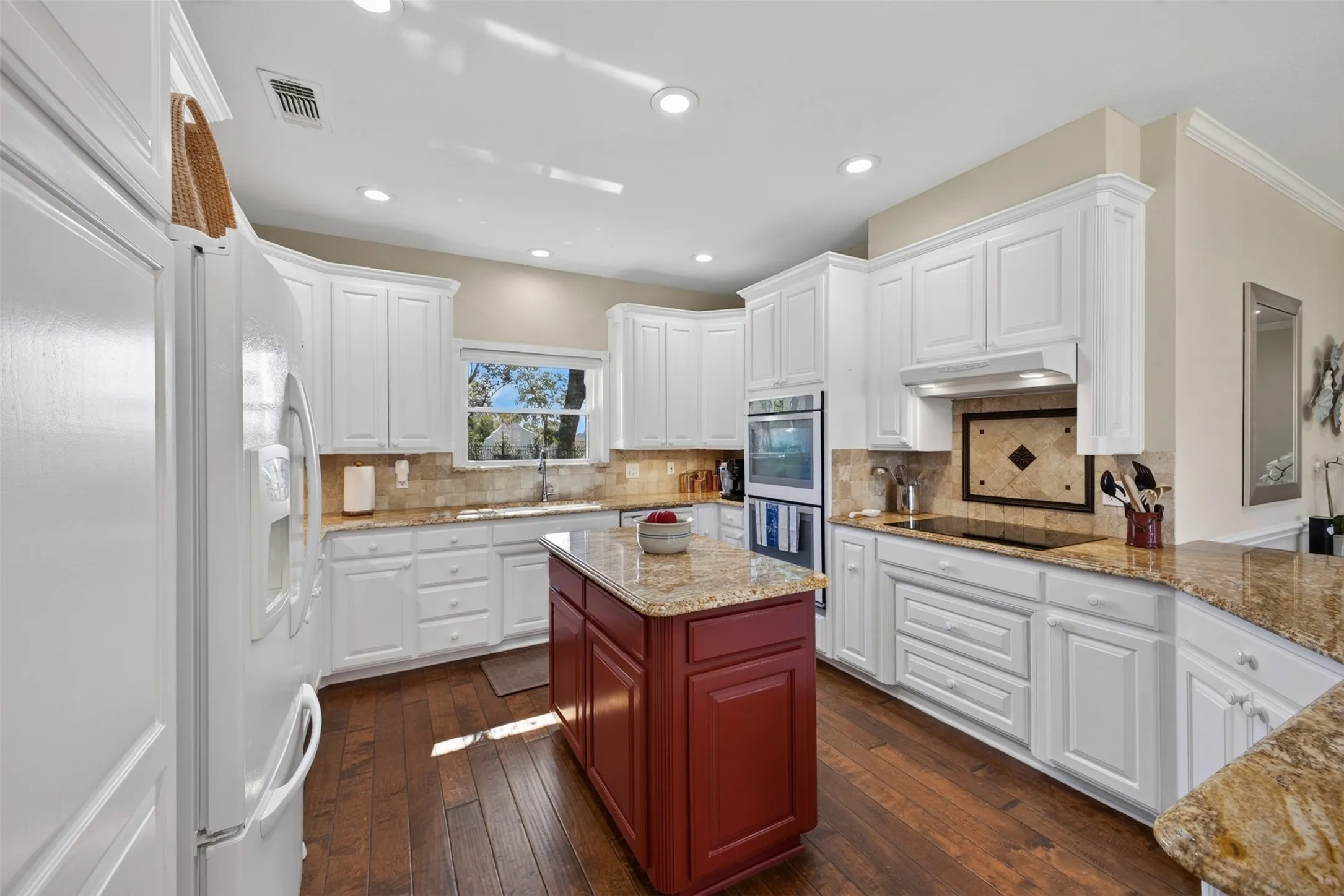 Single Family Residence For Sale in Tarrant County , 9470 Lechner Road, Fort Worth, Texas 76179, 4 Bedroom, 3 Bathroom, 2 Garage spaces, 2,941 Sqft, built in 1996, mls#21385832, Real Estate Agent in Fort Worth, Homes For Sale in Tarrant county, Homes For Sale in Fort Worth, Realtor in Fort Worth Texas, Real Estate Brokerage Independent Realty Texas, Luminita Cordes Realtor
