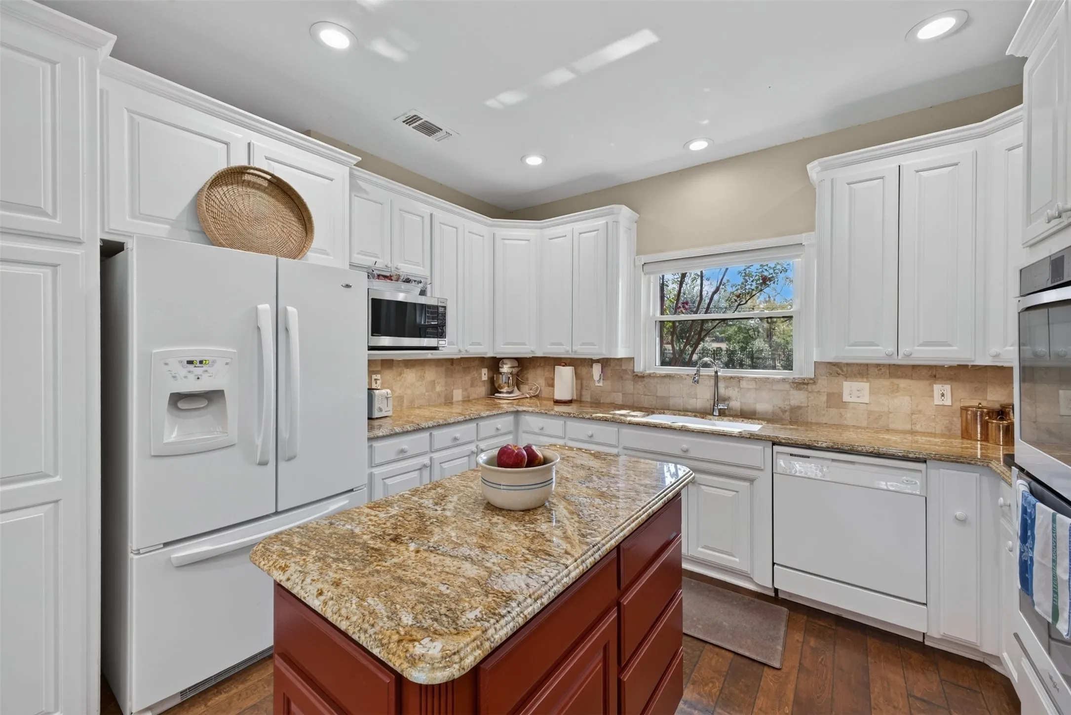 Single Family Residence For Sale in Tarrant County , 9470 Lechner Road, Fort Worth, Texas 76179, 4 Bedroom, 3 Bathroom, 2 Garage spaces, 2,941 Sqft, built in 1996, mls#21385832, Real Estate Agent in Fort Worth, Homes For Sale in Tarrant county, Homes For Sale in Fort Worth, Realtor in Fort Worth Texas, Real Estate Brokerage Independent Realty Texas, Luminita Cordes Realtor
