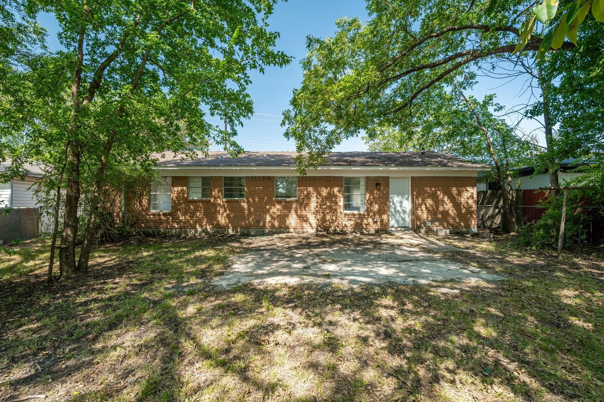 Single Family Residence For Rent in Grayson County , 204 S Lillis Lane, Denison, Texas 75020, 4 Bedroom, 3 Bathroom, Garage spaces, 1,298 Sqft, built in 1961, mls#21393791, Real Estate Agent in Denison, Homes For Rent in Grayson county, Homes For Rent in Denison, Realtor in Denison Texas, Real Estate Brokerage Independent Realty Texas, Luminita Cordes Realtor