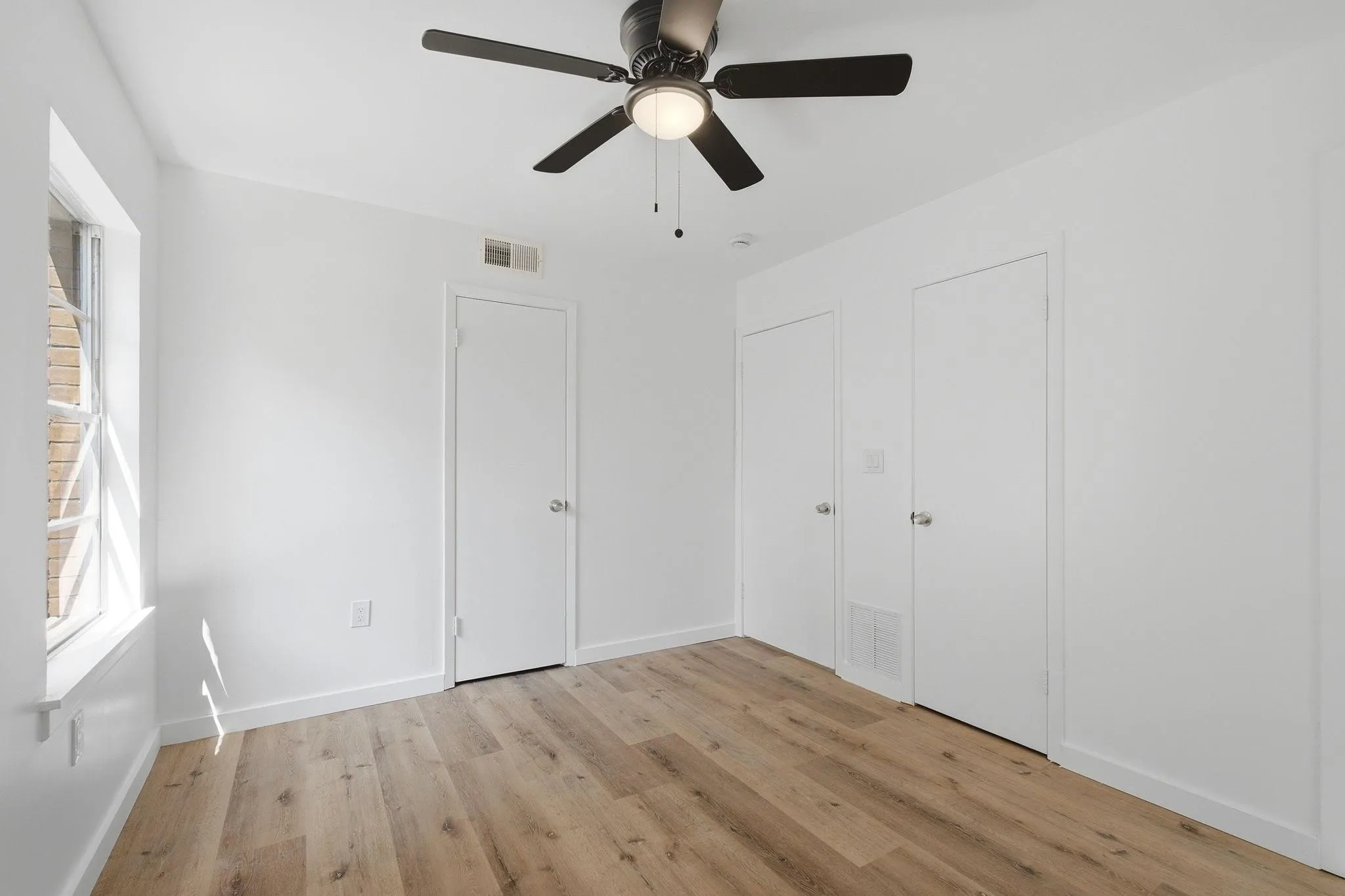 Single Family Residence For Rent in Grayson County , 204 S Lillis Lane, Denison, Texas 75020, 4 Bedroom, 3 Bathroom, Garage spaces, 1,298 Sqft, built in 1961, mls#21393791, Real Estate Agent in Denison, Homes For Rent in Grayson county, Homes For Rent in Denison, Realtor in Denison Texas, Real Estate Brokerage Independent Realty Texas, Luminita Cordes Realtor