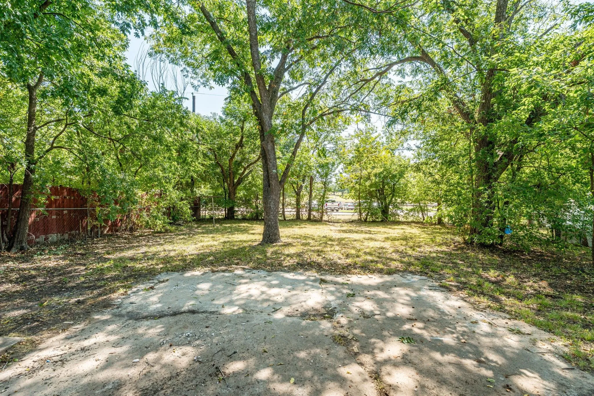 Single Family Residence For Rent in Grayson County , 204 S Lillis Lane, Denison, Texas 75020, 4 Bedroom, 3 Bathroom, Garage spaces, 1,298 Sqft, built in 1961, mls#21393791, Real Estate Agent in Denison, Homes For Rent in Grayson county, Homes For Rent in Denison, Realtor in Denison Texas, Real Estate Brokerage Independent Realty Texas, Luminita Cordes Realtor