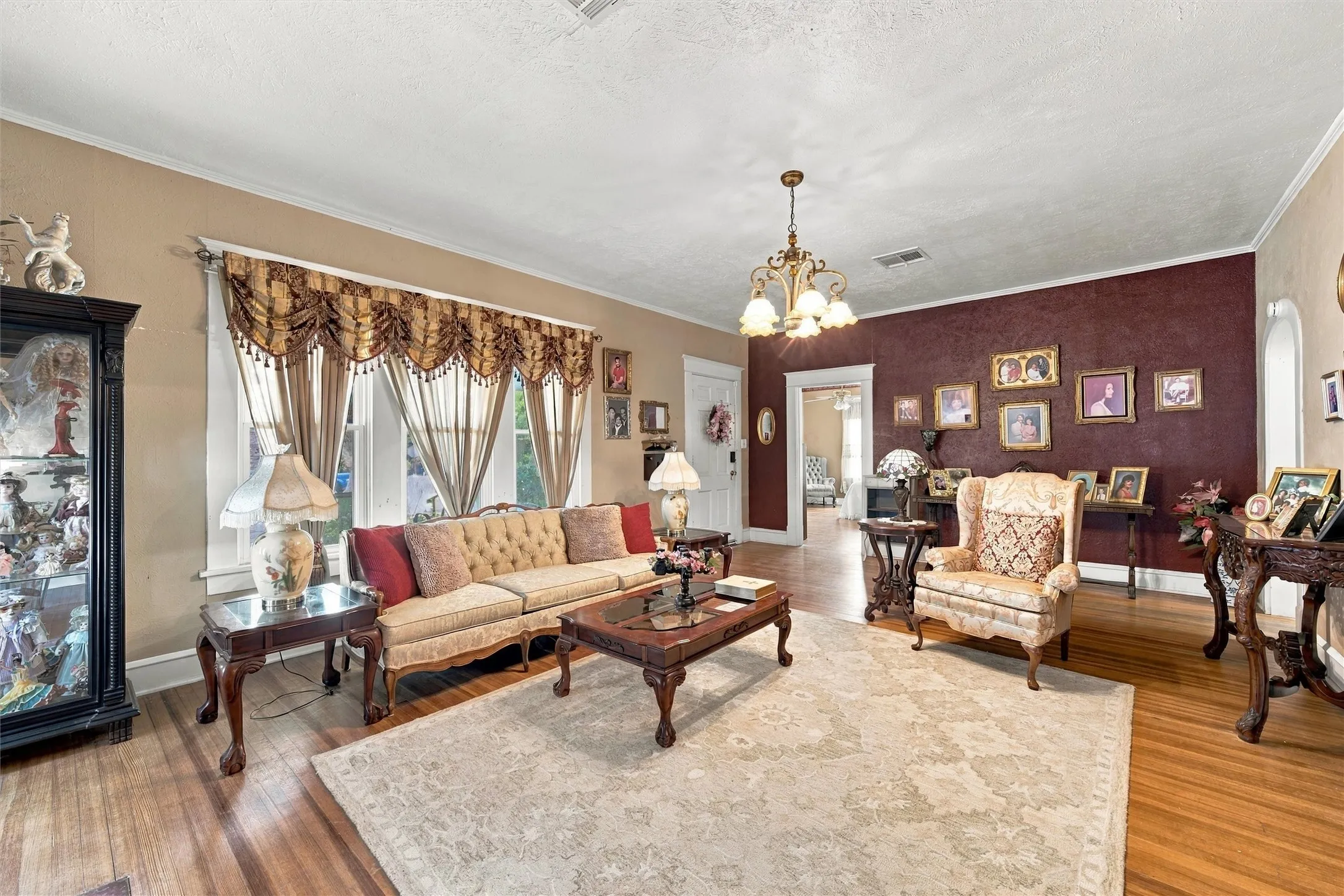 Hardwood flooring throughout, crown molding, and a chandelier light fixture