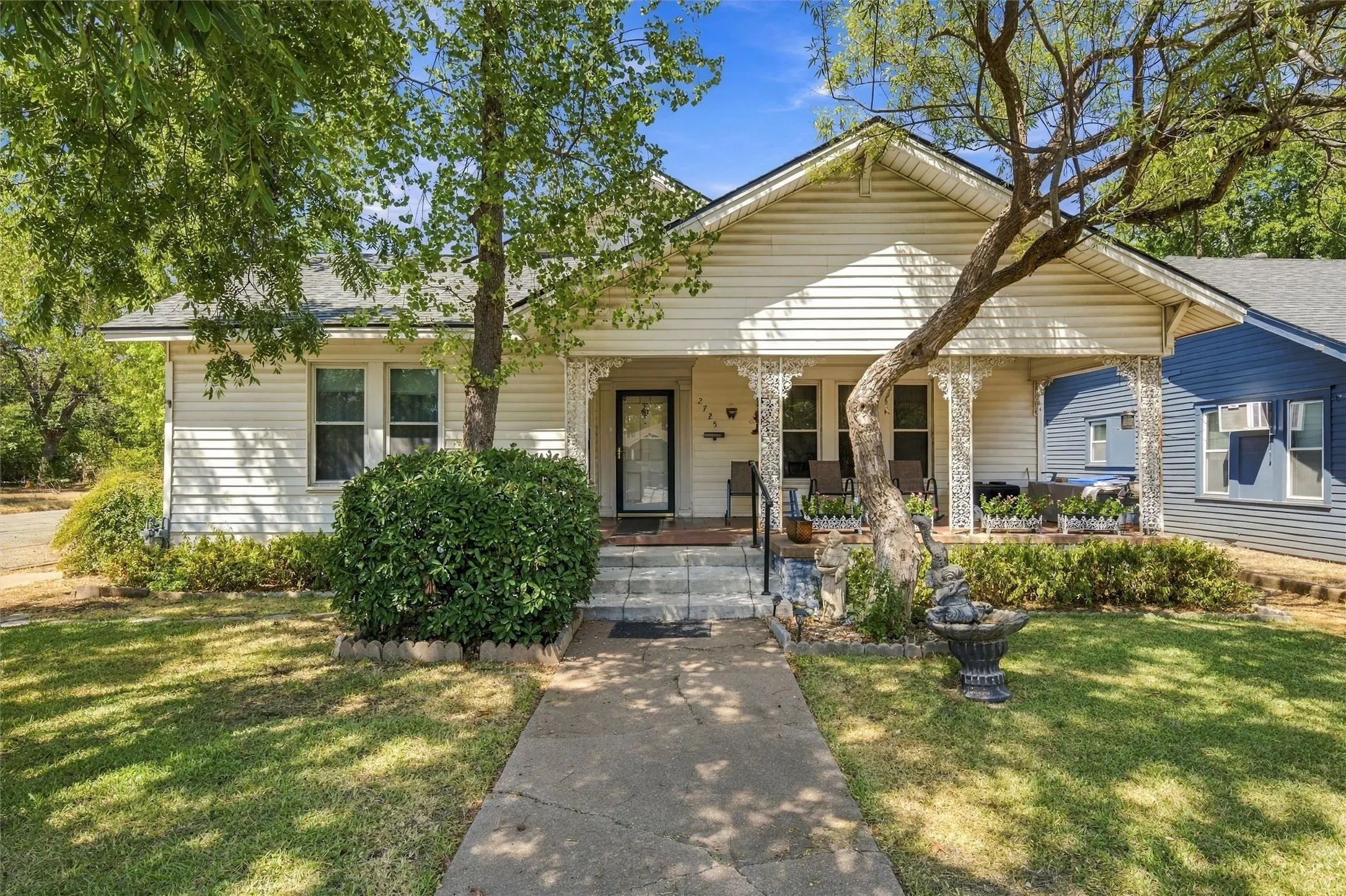 Single Family Residence For Sale in Mc Lennan County , 2725 Morrow Avenue, Waco, Texas 76707, 4 Bedroom, 2 Bathroom, 1 Garage spaces, 2,214 Sqft, built in 1915, mls#21393790, Real Estate Agent in Waco, Homes For Sale in Mc Lennan county, Homes For Sale in Waco, Realtor in Waco Texas, Real Estate Brokerage Independent Realty Texas, Luminita Cordes Realtor