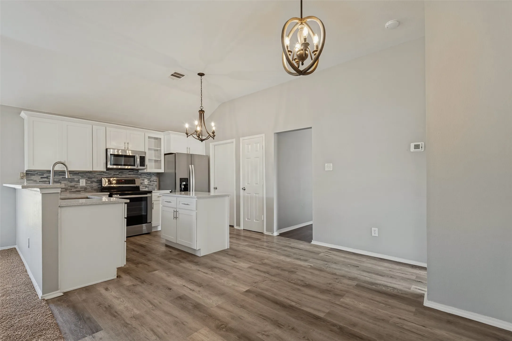 Single Family Residence For Sale in Kaufman County , 512 Bryn Mawr, Forney, Texas 75126, 4 Bedroom, 2 Bathroom, 2 Garage spaces, 1,960 Sqft, built in 2002, mls#21392745, Real Estate Agent in Forney, Homes For Sale in Kaufman county, Homes For Sale in Forney, Realtor in Forney Texas, Real Estate Brokerage Independent Realty Texas, Luminita Cordes Realtor