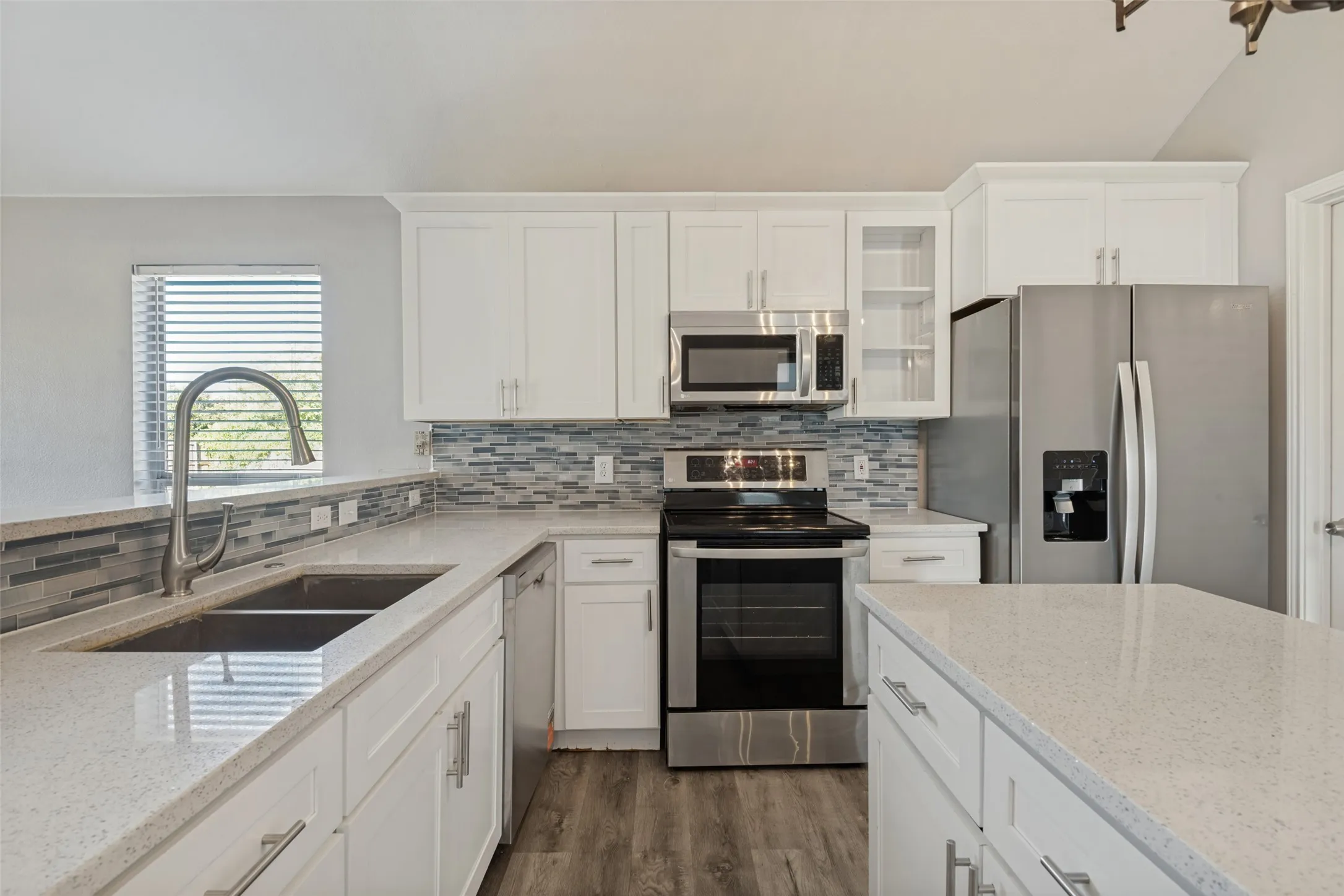 Single Family Residence For Sale in Kaufman County , 512 Bryn Mawr, Forney, Texas 75126, 4 Bedroom, 2 Bathroom, 2 Garage spaces, 1,960 Sqft, built in 2002, mls#21392745, Real Estate Agent in Forney, Homes For Sale in Kaufman county, Homes For Sale in Forney, Realtor in Forney Texas, Real Estate Brokerage Independent Realty Texas, Luminita Cordes Realtor