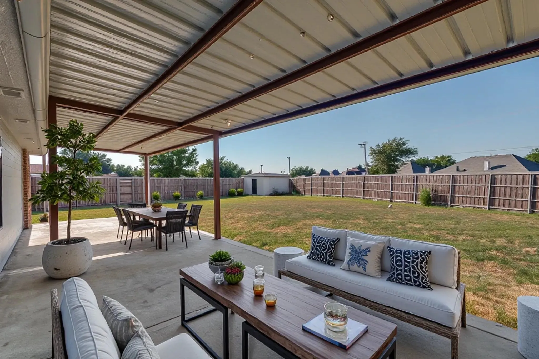 Single Family Residence For Sale in Kaufman County , 512 Bryn Mawr, Forney, Texas 75126, 4 Bedroom, 2 Bathroom, 2 Garage spaces, 1,960 Sqft, built in 2002, mls#21392745, Real Estate Agent in Forney, Homes For Sale in Kaufman county, Homes For Sale in Forney, Realtor in Forney Texas, Real Estate Brokerage Independent Realty Texas, Luminita Cordes Realtor