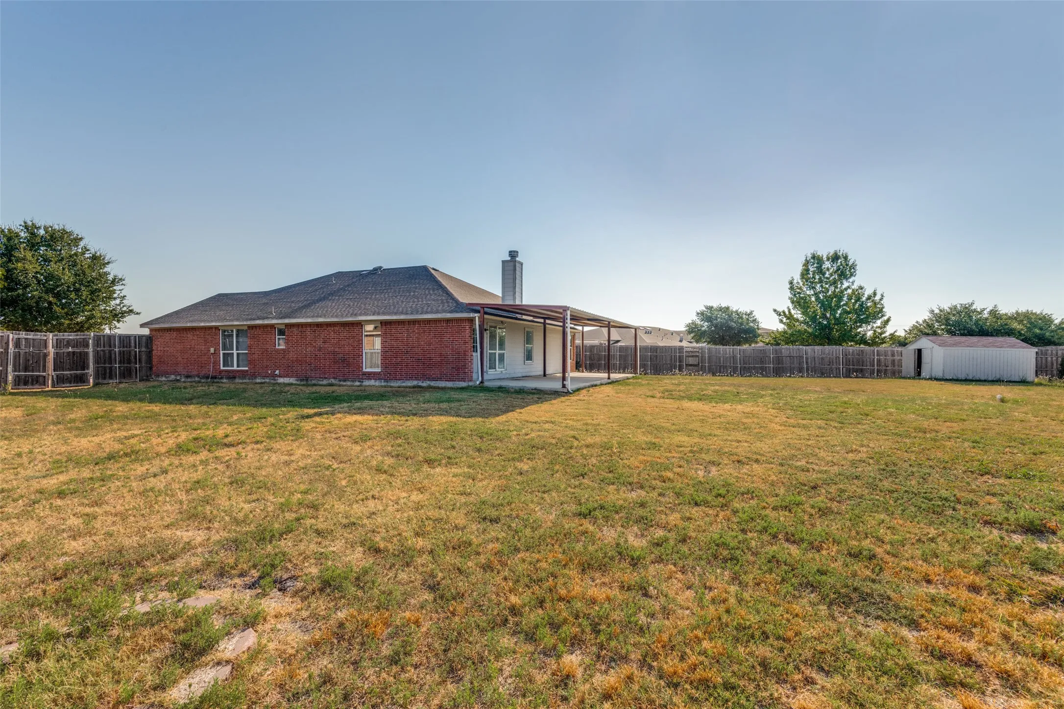 Single Family Residence For Sale in Kaufman County , 512 Bryn Mawr, Forney, Texas 75126, 4 Bedroom, 2 Bathroom, 2 Garage spaces, 1,960 Sqft, built in 2002, mls#21392745, Real Estate Agent in Forney, Homes For Sale in Kaufman county, Homes For Sale in Forney, Realtor in Forney Texas, Real Estate Brokerage Independent Realty Texas, Luminita Cordes Realtor