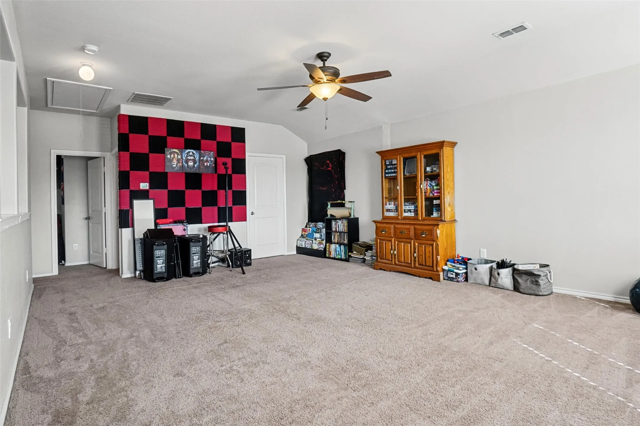 Single Family Residence For Sale in Denton County , 322 Chestnut Lane, Ponder, Texas 76259, 3 Bedroom, 3 Bathroom, 2 Garage spaces, 2,415 Sqft, built in 2016, mls#21391527, Real Estate Agent in Ponder, Homes For Sale in Denton county, Homes For Sale in Ponder, Realtor in Ponder Texas, Real Estate Brokerage Independent Realty Texas, Luminita Cordes Realtor