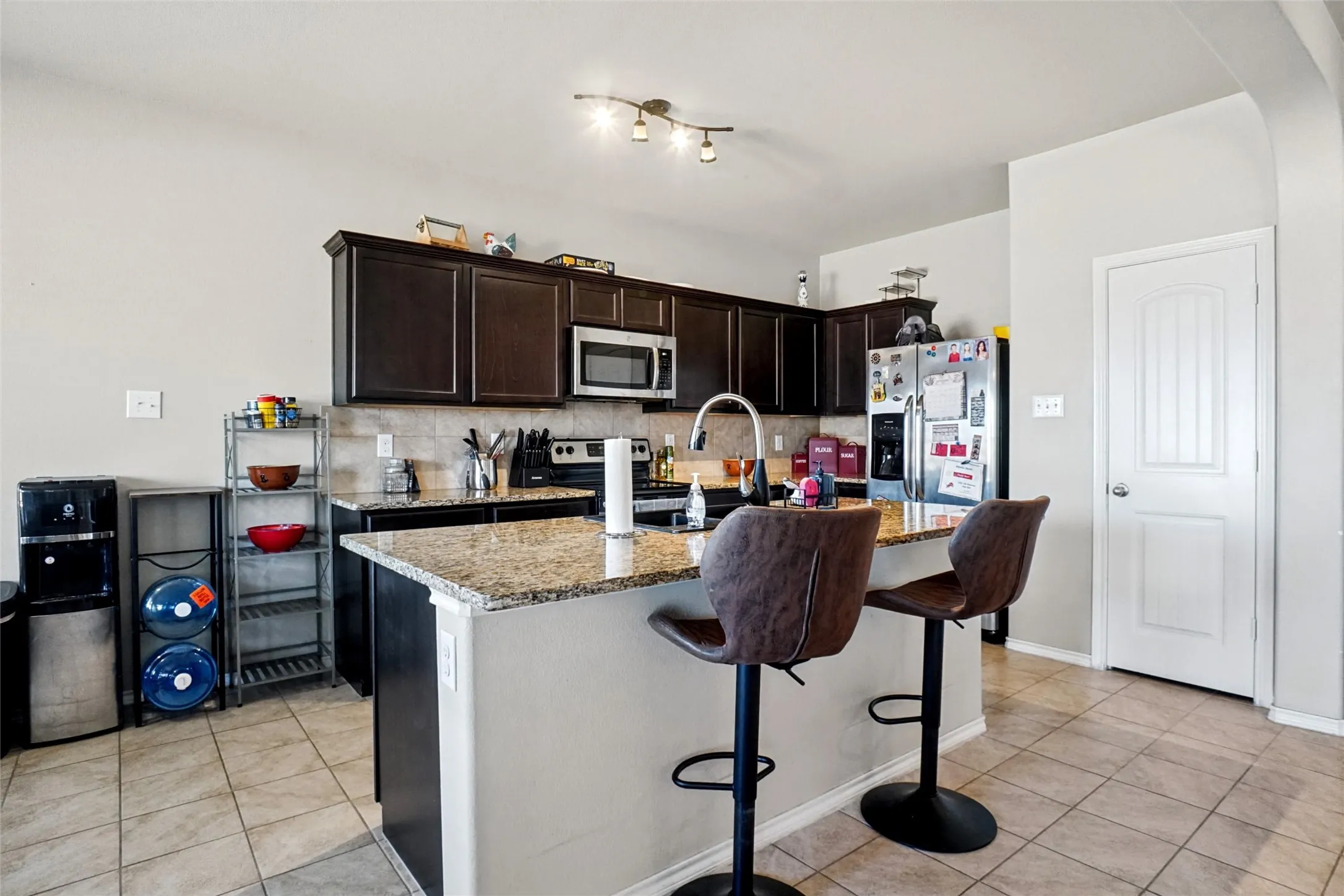 Single Family Residence For Sale in Denton County , 322 Chestnut Lane, Ponder, Texas 76259, 3 Bedroom, 3 Bathroom, 2 Garage spaces, 2,415 Sqft, built in 2016, mls#21391527, Real Estate Agent in Ponder, Homes For Sale in Denton county, Homes For Sale in Ponder, Realtor in Ponder Texas, Real Estate Brokerage Independent Realty Texas, Luminita Cordes Realtor