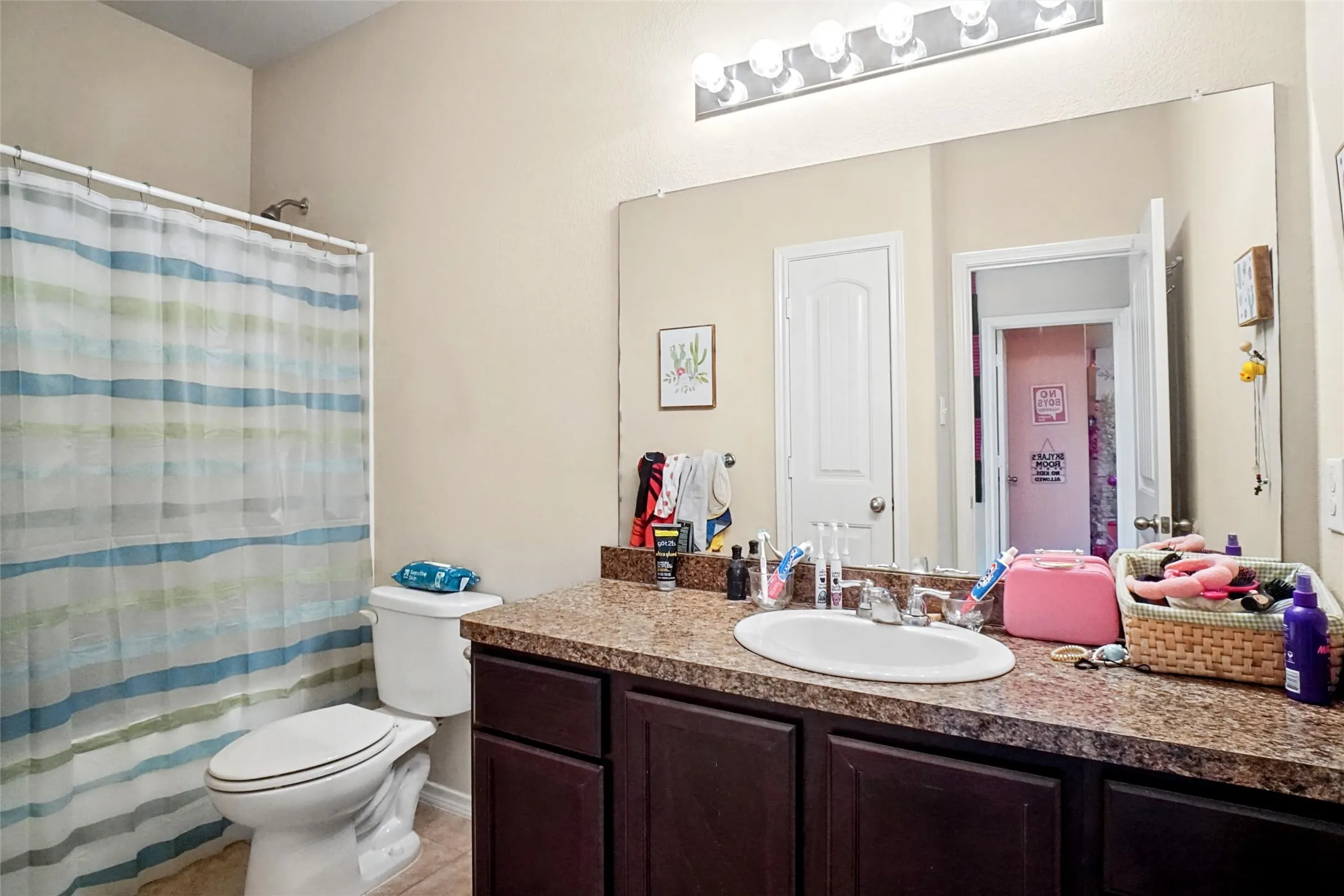 Single Family Residence For Sale in Denton County , 322 Chestnut Lane, Ponder, Texas 76259, 3 Bedroom, 3 Bathroom, 2 Garage spaces, 2,415 Sqft, built in 2016, mls#21391527, Real Estate Agent in Ponder, Homes For Sale in Denton county, Homes For Sale in Ponder, Realtor in Ponder Texas, Real Estate Brokerage Independent Realty Texas, Luminita Cordes Realtor