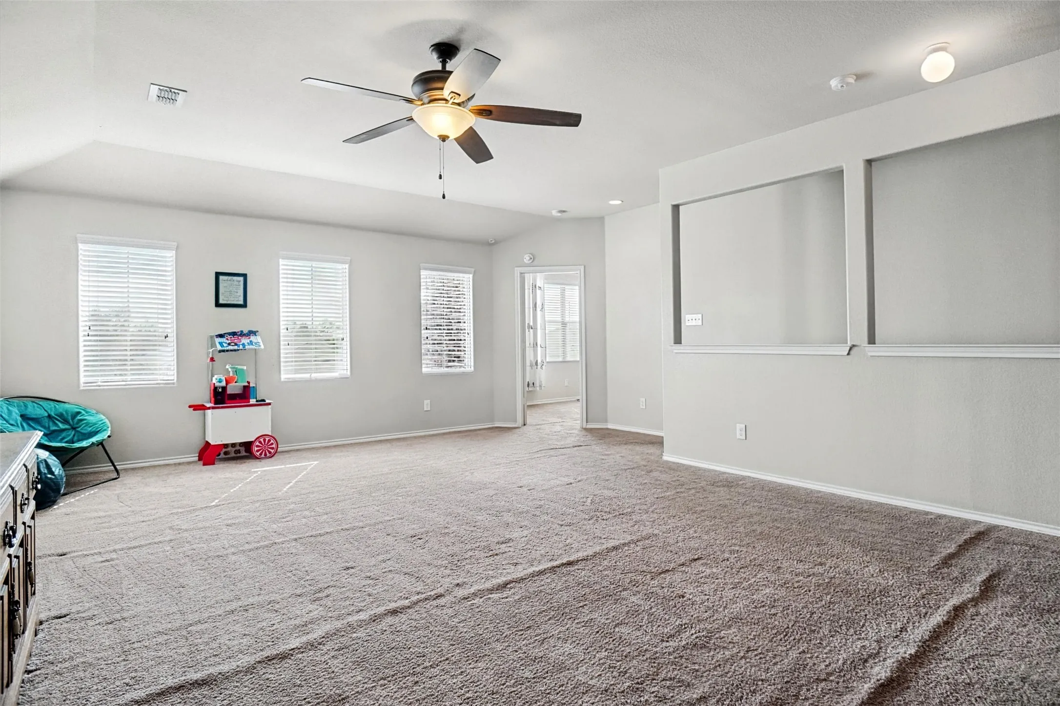 Single Family Residence For Sale in Denton County , 322 Chestnut Lane, Ponder, Texas 76259, 3 Bedroom, 3 Bathroom, 2 Garage spaces, 2,415 Sqft, built in 2016, mls#21391527, Real Estate Agent in Ponder, Homes For Sale in Denton county, Homes For Sale in Ponder, Realtor in Ponder Texas, Real Estate Brokerage Independent Realty Texas, Luminita Cordes Realtor