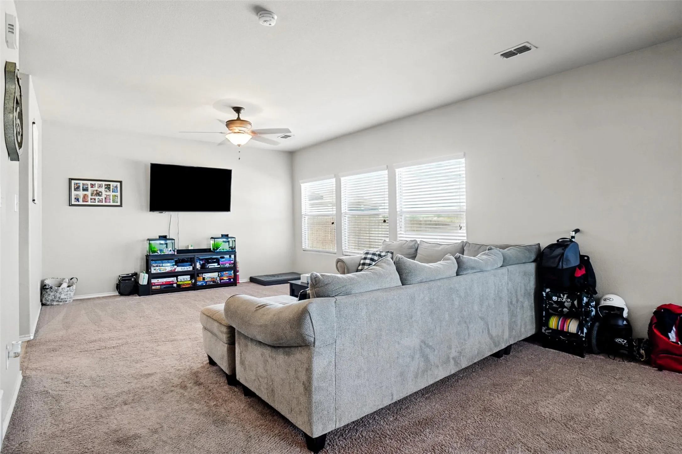 Single Family Residence For Sale in Denton County , 322 Chestnut Lane, Ponder, Texas 76259, 3 Bedroom, 3 Bathroom, 2 Garage spaces, 2,415 Sqft, built in 2016, mls#21391527, Real Estate Agent in Ponder, Homes For Sale in Denton county, Homes For Sale in Ponder, Realtor in Ponder Texas, Real Estate Brokerage Independent Realty Texas, Luminita Cordes Realtor