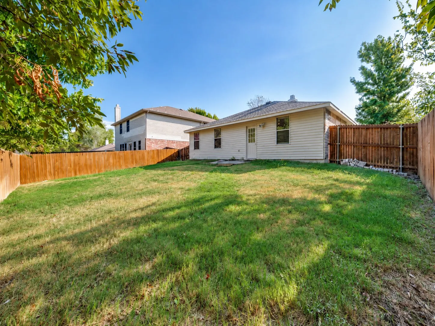 Single Family Residence For Sale in Collin County , 605 Rocky Springs Drive, Mc Kinney, Texas 75071, 3 Bedroom, 2 Bathroom, 2 Garage spaces, 1,707 Sqft, built in 2004, mls#21393798, Real Estate Agent in Mc Kinney, Homes For Sale in Collin county, Homes For Sale in Mc Kinney, Realtor in Mc Kinney Texas, Real Estate Brokerage Independent Realty Texas, Luminita Cordes Realtor