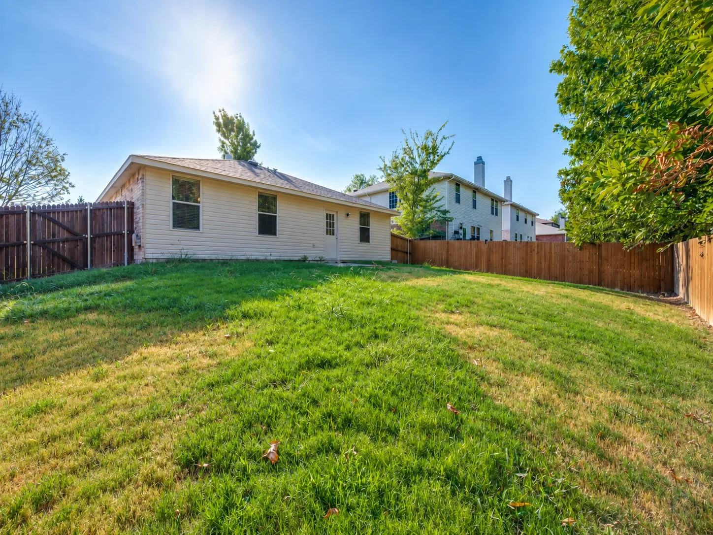 Single Family Residence For Sale in Collin County , 605 Rocky Springs Drive, Mc Kinney, Texas 75071, 3 Bedroom, 2 Bathroom, 2 Garage spaces, 1,707 Sqft, built in 2004, mls#21393798, Real Estate Agent in Mc Kinney, Homes For Sale in Collin county, Homes For Sale in Mc Kinney, Realtor in Mc Kinney Texas, Real Estate Brokerage Independent Realty Texas, Luminita Cordes Realtor