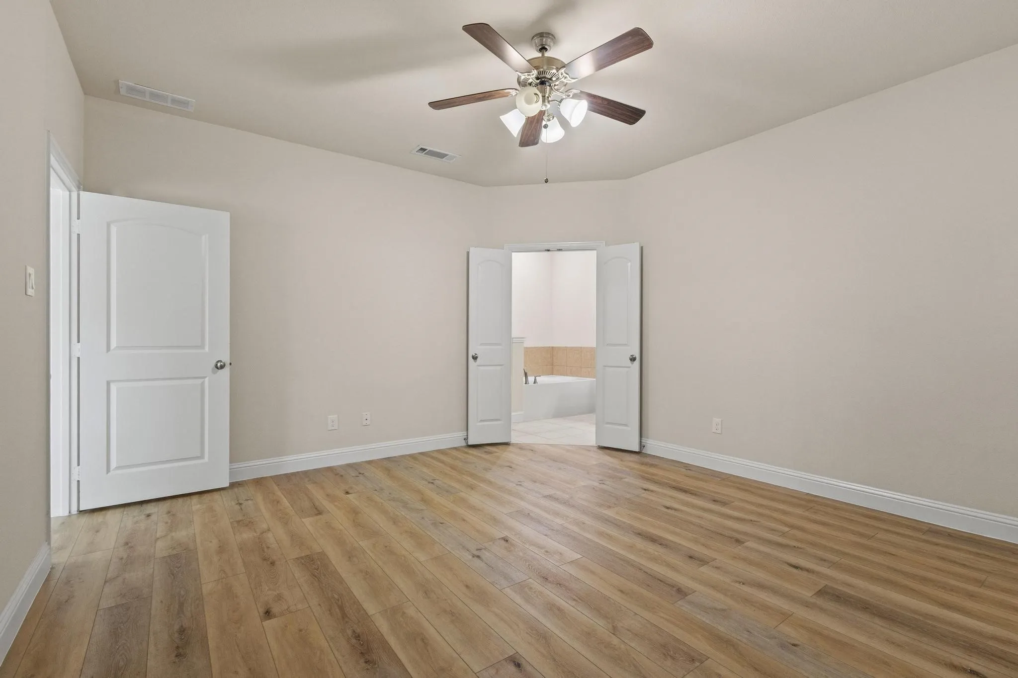 Single Family Residence For Rent in Hunt County , 7822 Cottonwood Drive, Greenville, Texas 75402, 3 Bedroom, 2 Bathroom, 2 Garage spaces, 1,806 Sqft, built in 2020, mls#21393776, Real Estate Agent in Greenville, Homes For Rent in Hunt county, Homes For Rent in Greenville, Realtor in Greenville Texas, Real Estate Brokerage Independent Realty Texas, Luminita Cordes Realtor