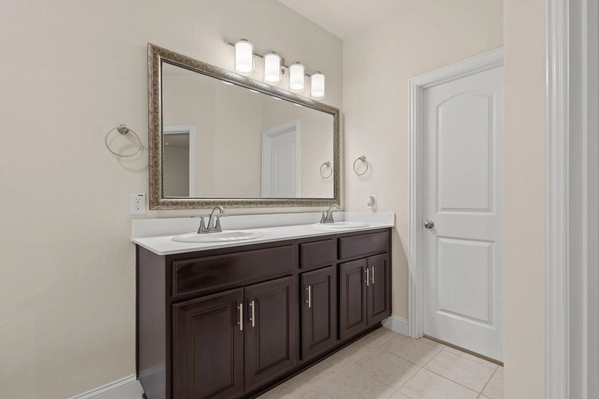 Single Family Residence For Rent in Hunt County , 7822 Cottonwood Drive, Greenville, Texas 75402, 3 Bedroom, 2 Bathroom, 2 Garage spaces, 1,806 Sqft, built in 2020, mls#21393776, Real Estate Agent in Greenville, Homes For Rent in Hunt county, Homes For Rent in Greenville, Realtor in Greenville Texas, Real Estate Brokerage Independent Realty Texas, Luminita Cordes Realtor