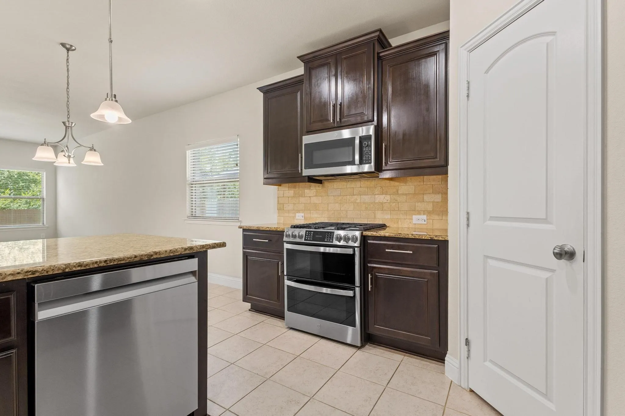 Single Family Residence For Rent in Hunt County , 7822 Cottonwood Drive, Greenville, Texas 75402, 3 Bedroom, 2 Bathroom, 2 Garage spaces, 1,806 Sqft, built in 2020, mls#21393776, Real Estate Agent in Greenville, Homes For Rent in Hunt county, Homes For Rent in Greenville, Realtor in Greenville Texas, Real Estate Brokerage Independent Realty Texas, Luminita Cordes Realtor