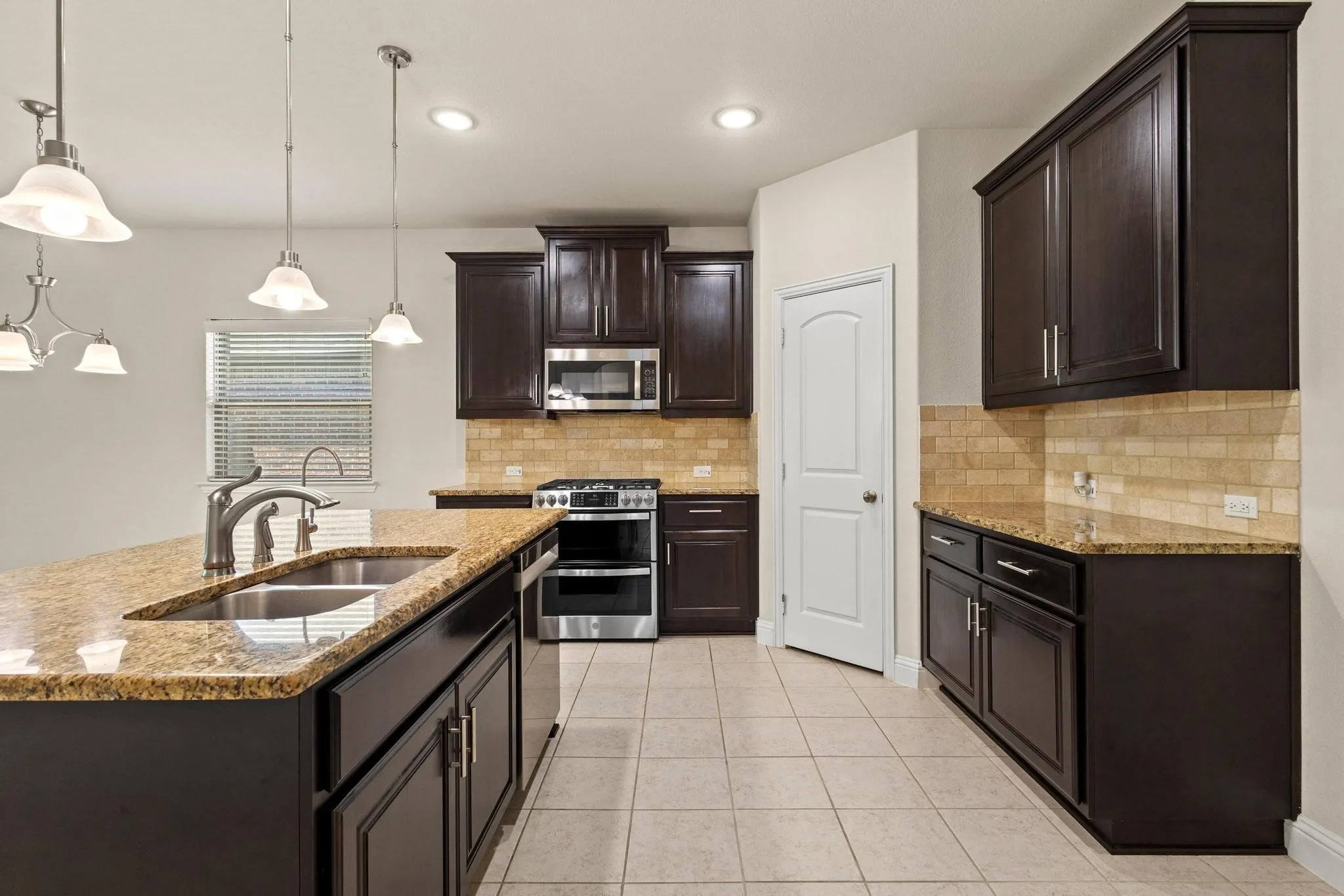 Single Family Residence For Rent in Hunt County , 7822 Cottonwood Drive, Greenville, Texas 75402, 3 Bedroom, 2 Bathroom, 2 Garage spaces, 1,806 Sqft, built in 2020, mls#21393776, Real Estate Agent in Greenville, Homes For Rent in Hunt county, Homes For Rent in Greenville, Realtor in Greenville Texas, Real Estate Brokerage Independent Realty Texas, Luminita Cordes Realtor