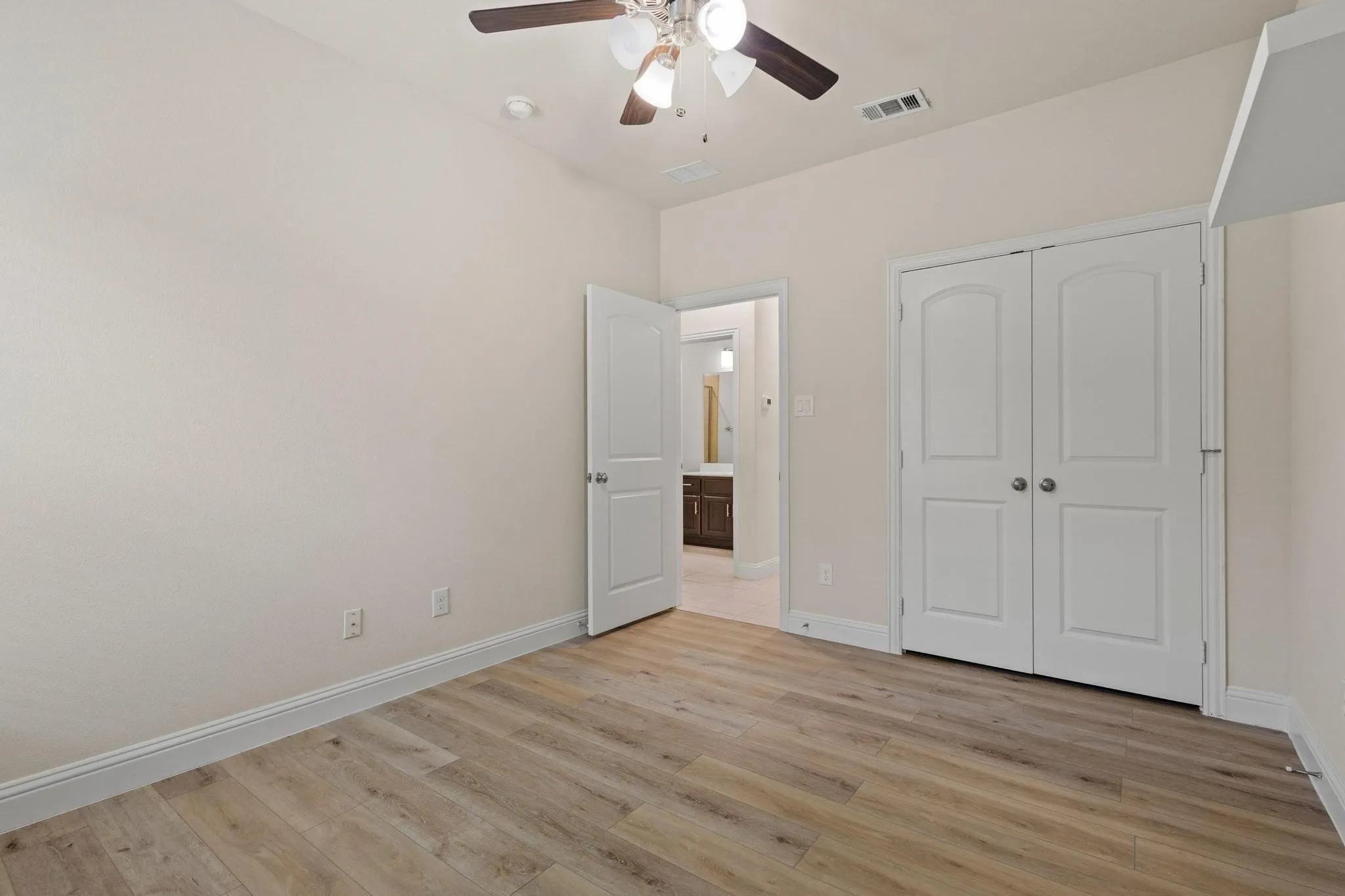Single Family Residence For Rent in Hunt County , 7822 Cottonwood Drive, Greenville, Texas 75402, 3 Bedroom, 2 Bathroom, 2 Garage spaces, 1,806 Sqft, built in 2020, mls#21393776, Real Estate Agent in Greenville, Homes For Rent in Hunt county, Homes For Rent in Greenville, Realtor in Greenville Texas, Real Estate Brokerage Independent Realty Texas, Luminita Cordes Realtor