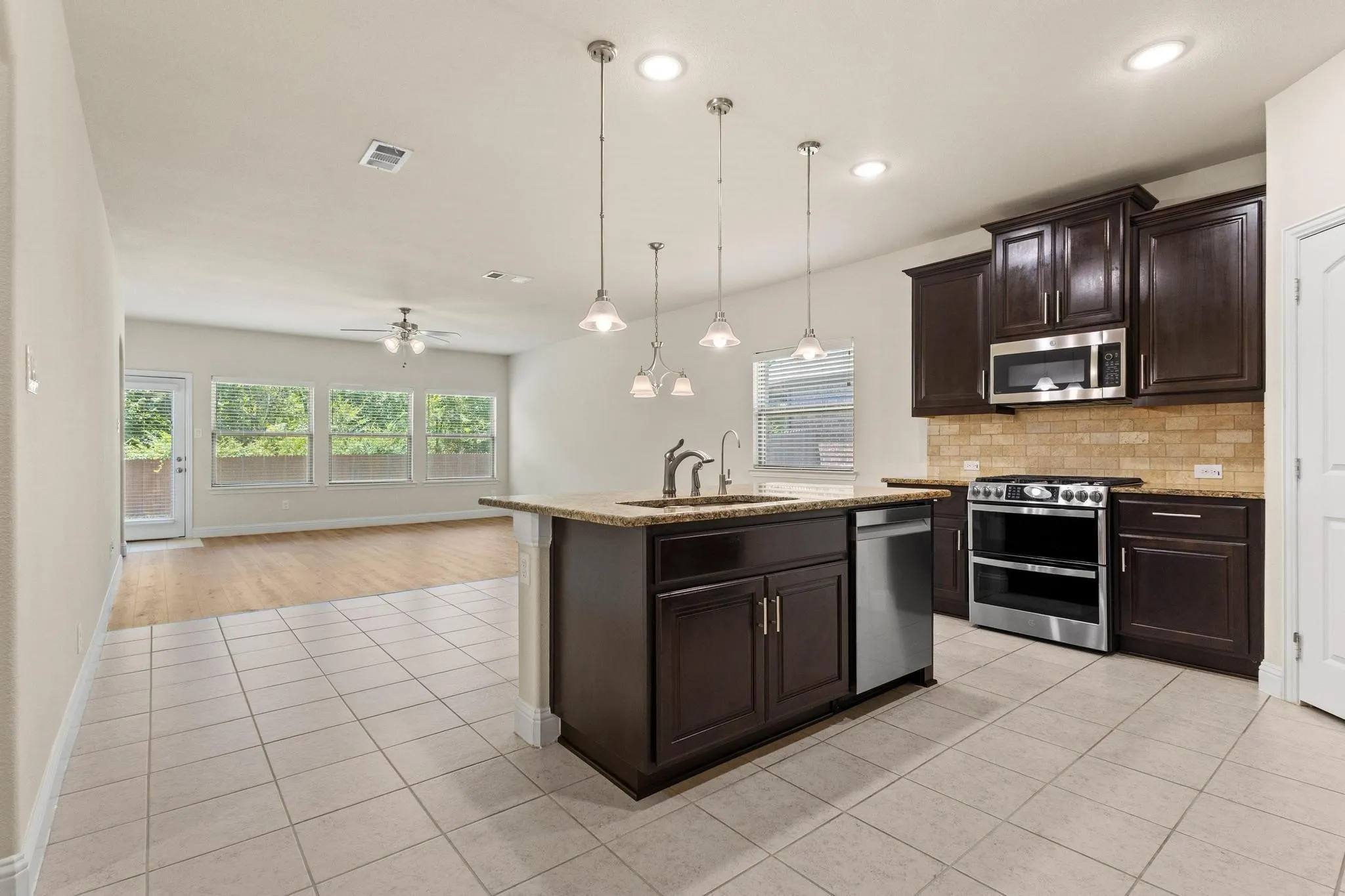 Single Family Residence For Rent in Hunt County , 7822 Cottonwood Drive, Greenville, Texas 75402, 3 Bedroom, 2 Bathroom, 2 Garage spaces, 1,806 Sqft, built in 2020, mls#21393776, Real Estate Agent in Greenville, Homes For Rent in Hunt county, Homes For Rent in Greenville, Realtor in Greenville Texas, Real Estate Brokerage Independent Realty Texas, Luminita Cordes Realtor
